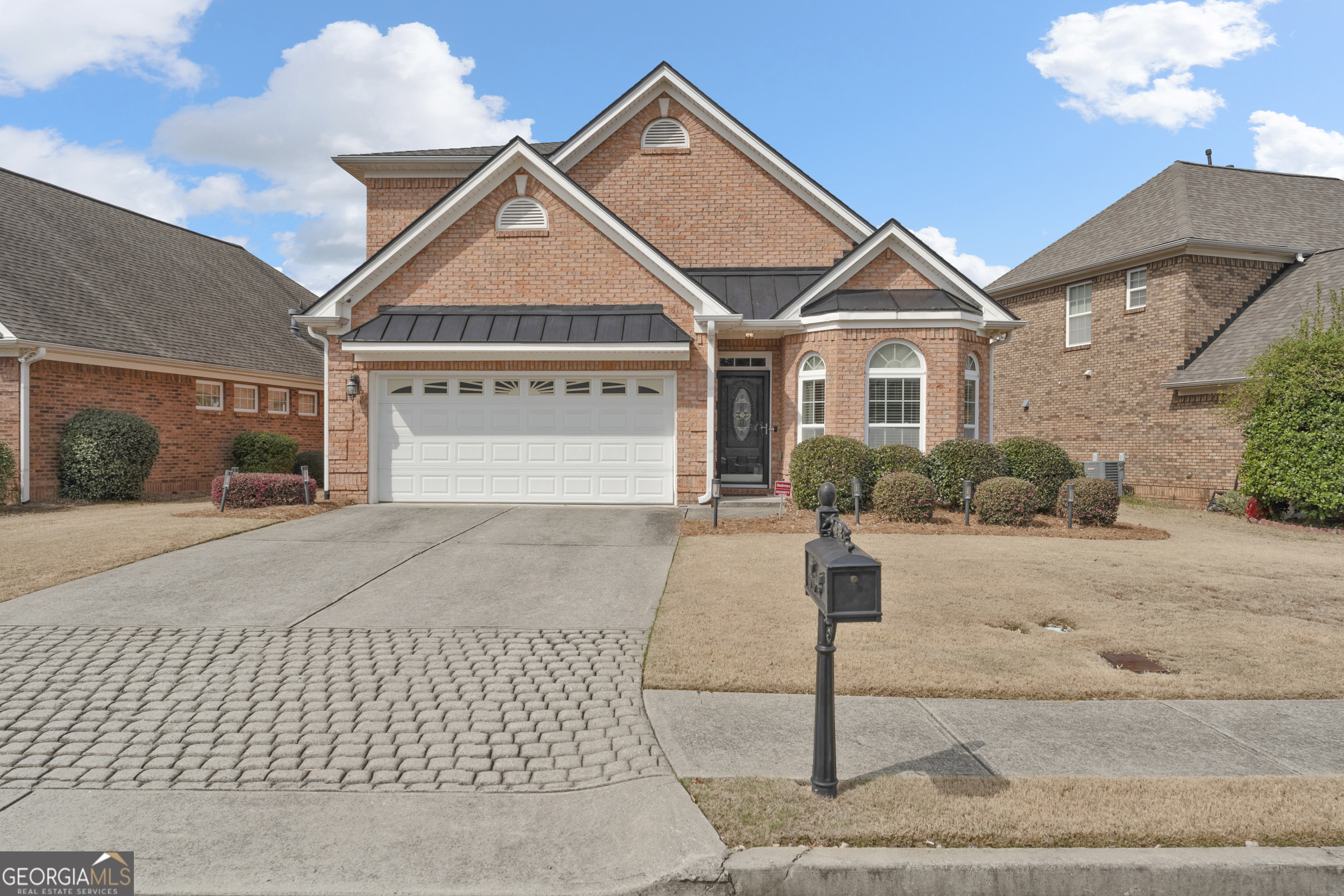 932 Town Square Court Property Photo