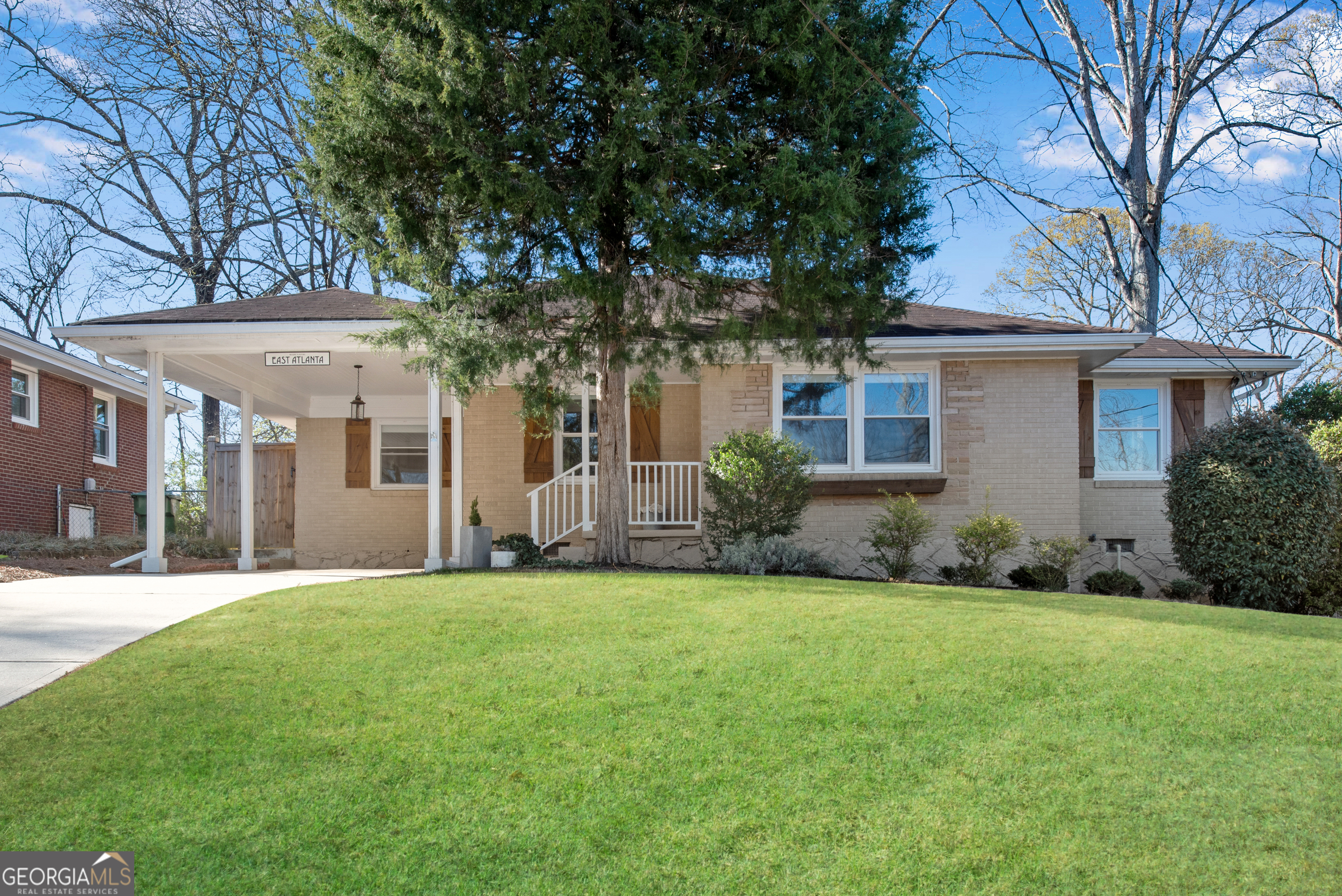 1499 May Avenue Se Property Photo