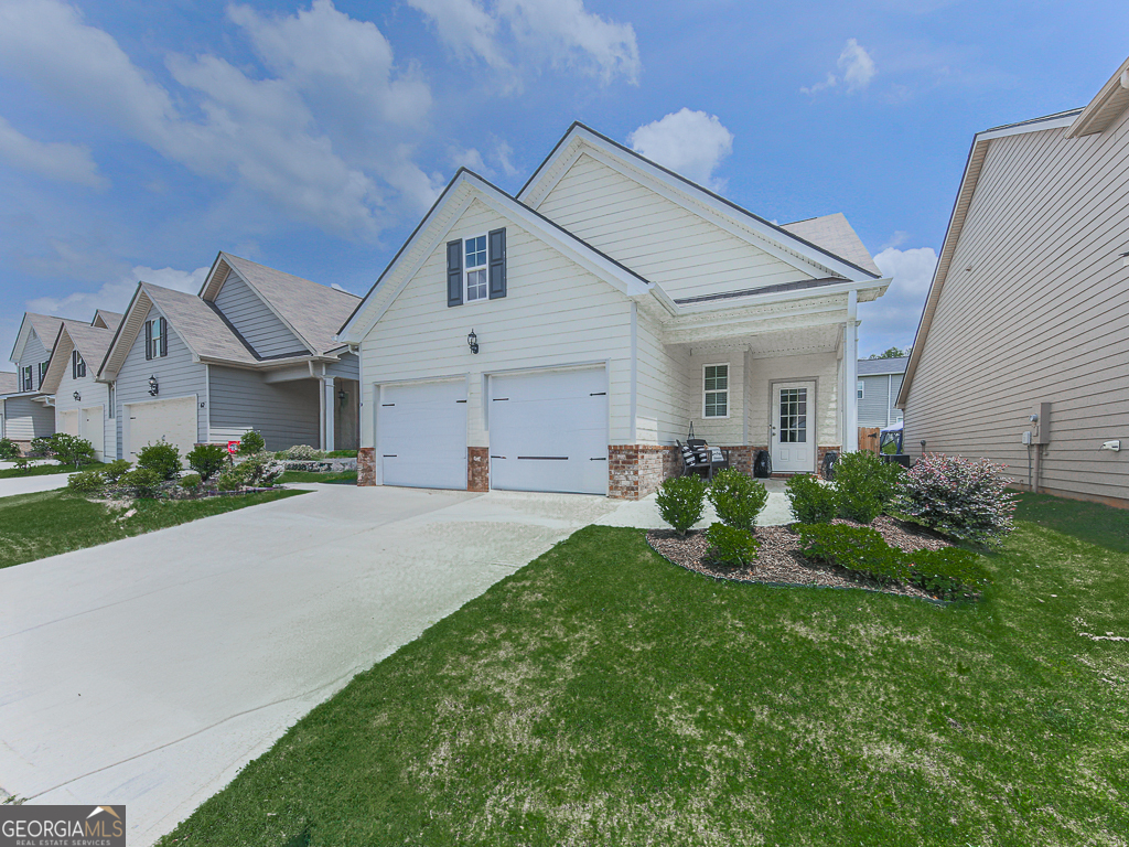 60 Castlemoor Loop Property Photo