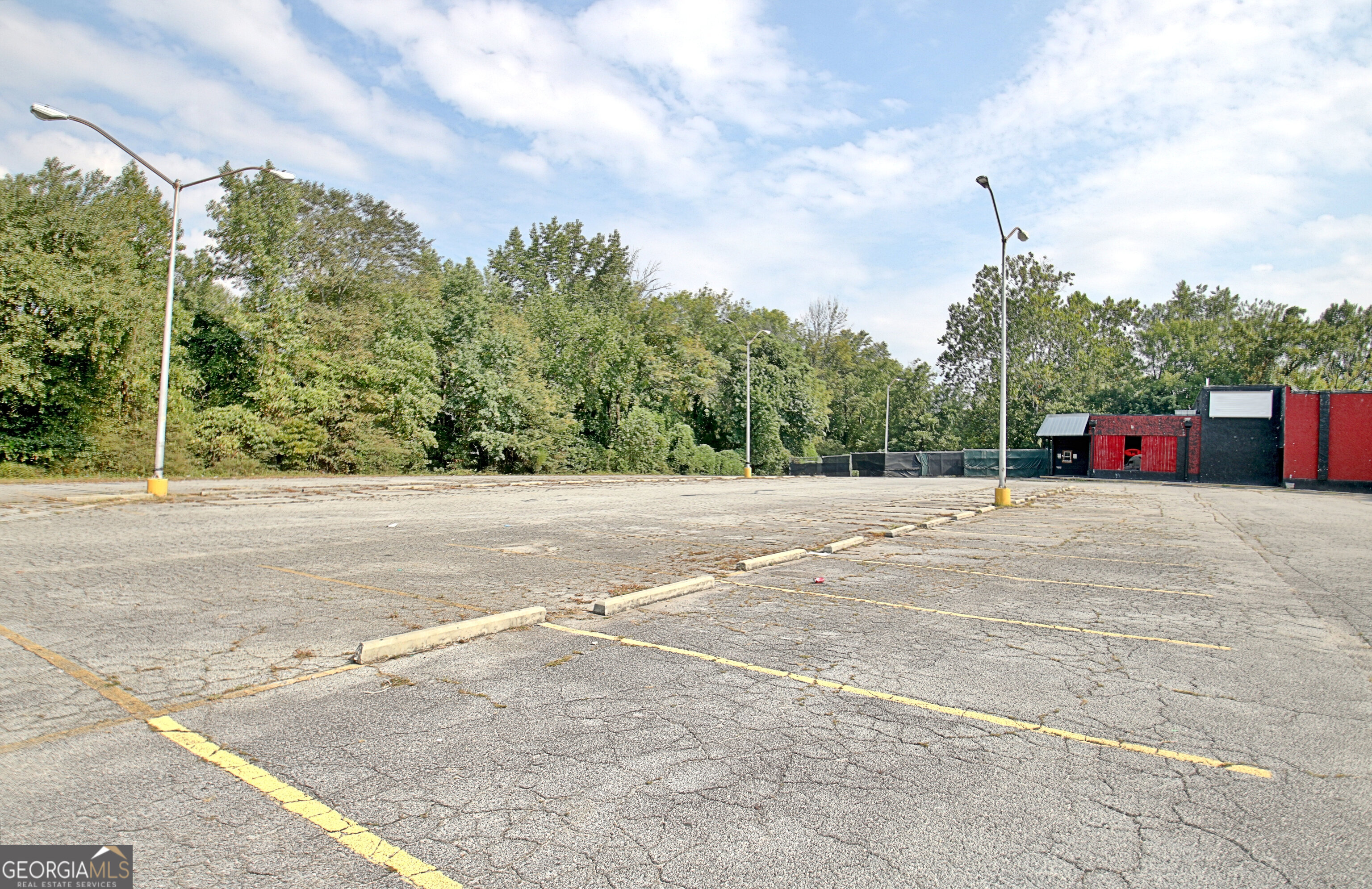 7716 N Main Street Property Photo 4