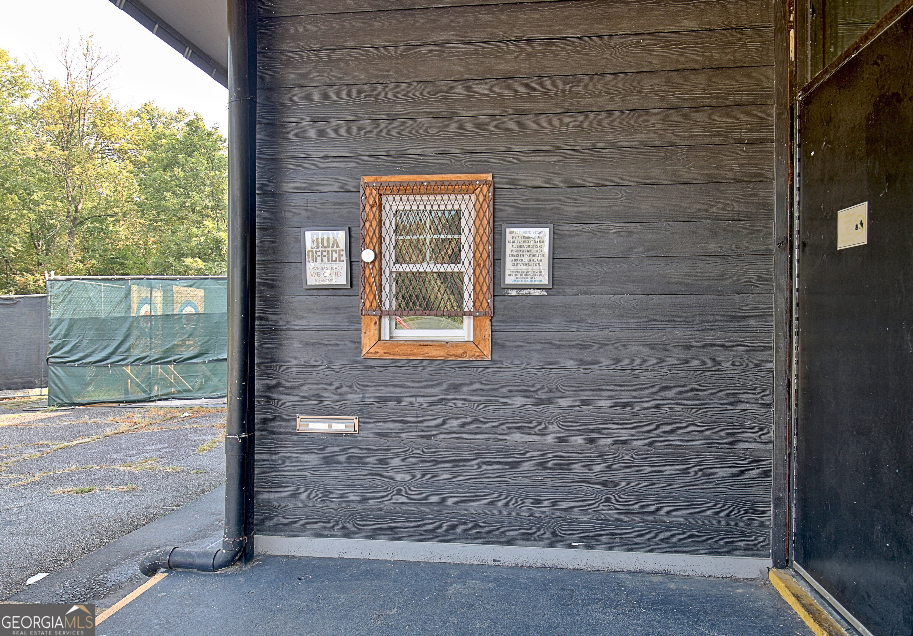 7716 N Main Street Property Photo 6