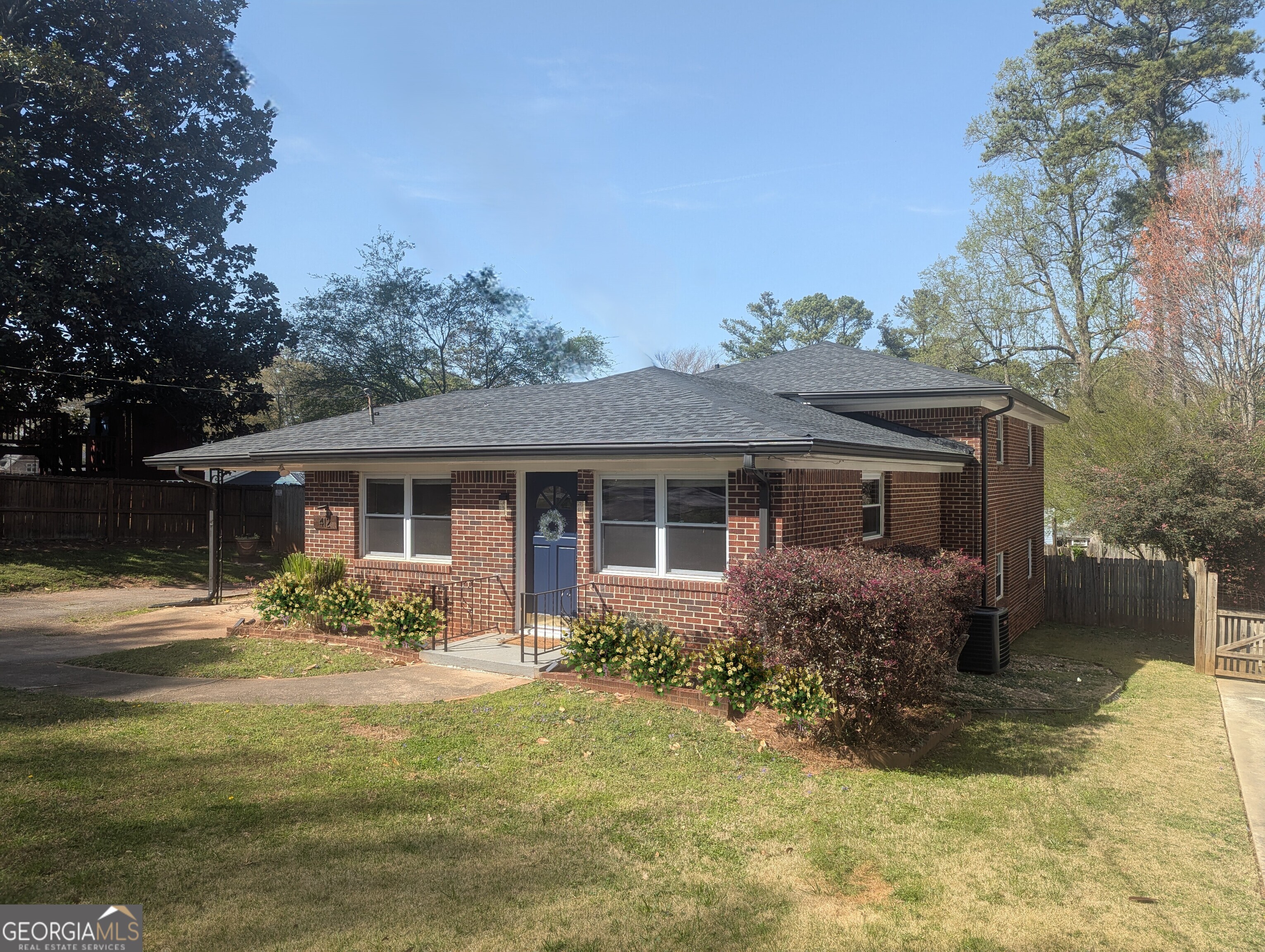 412 E Pharr Road Property Photo 1