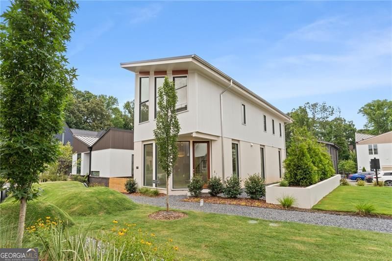 370 2nd Street Property Photo