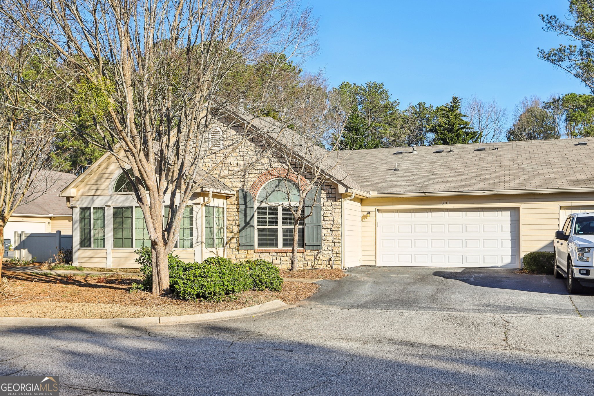 302 Gladstone Drive Property Photo