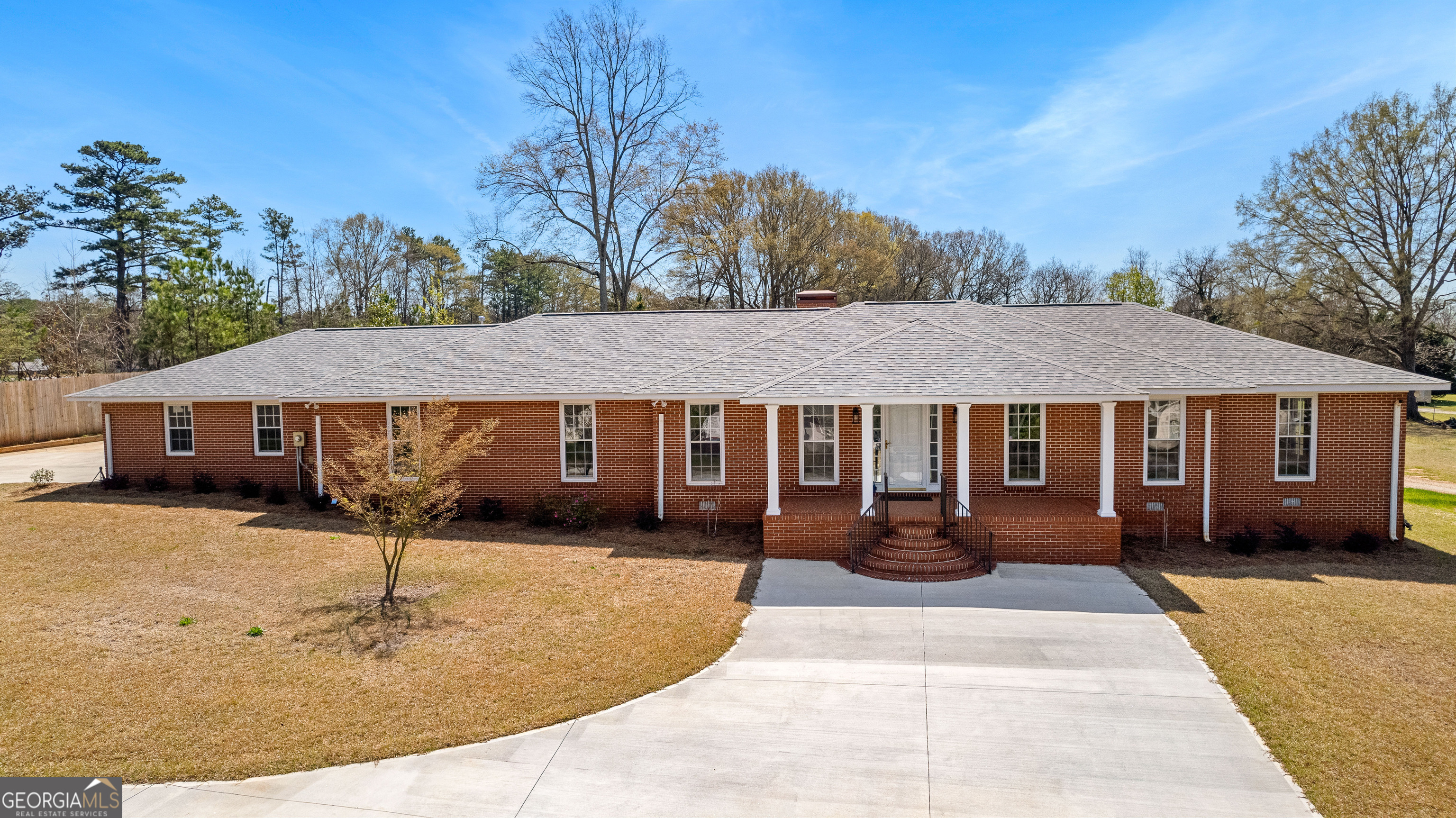 1570 W Poplar Street Property Photo 1