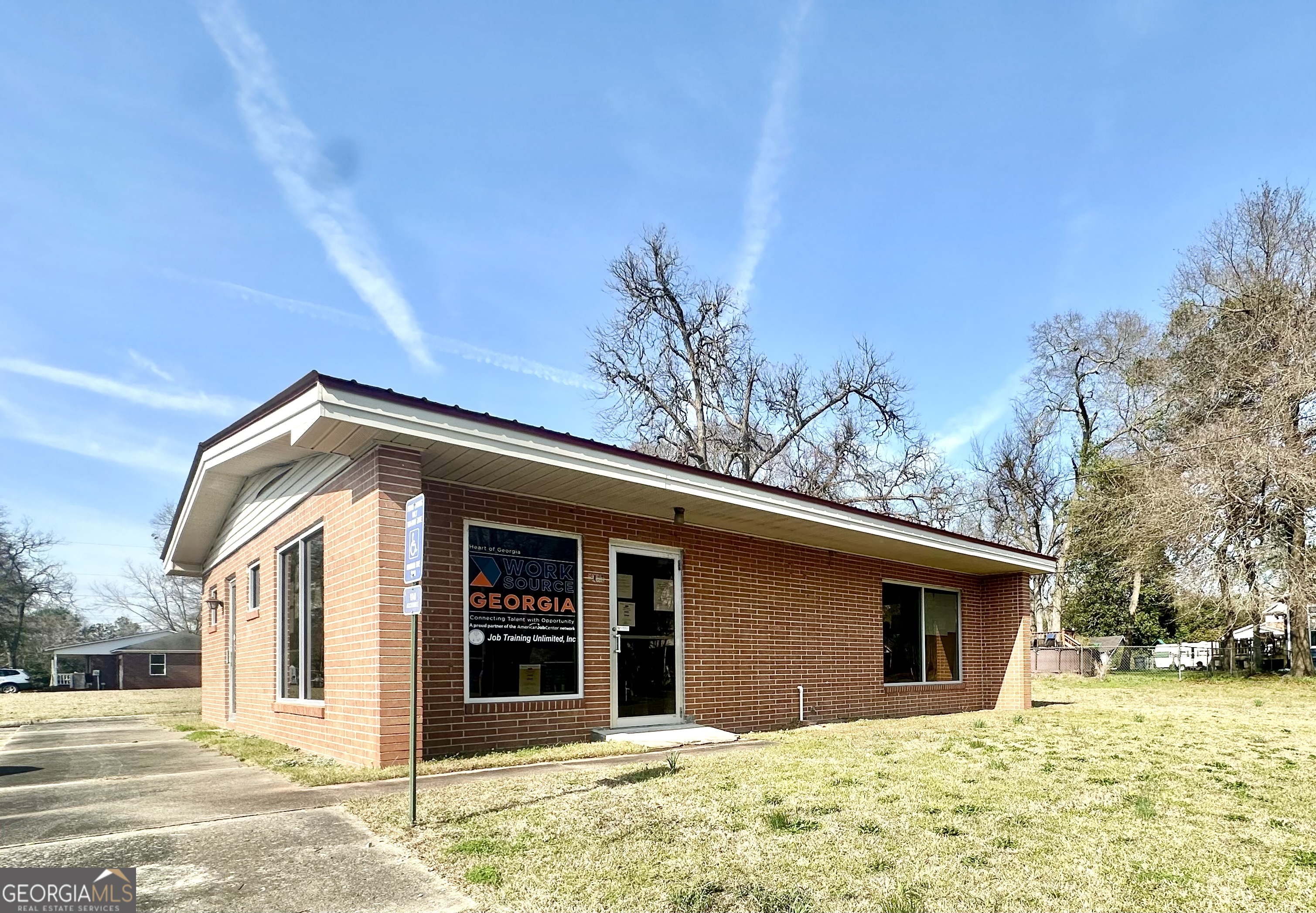 137 E Beech Street Property Photo