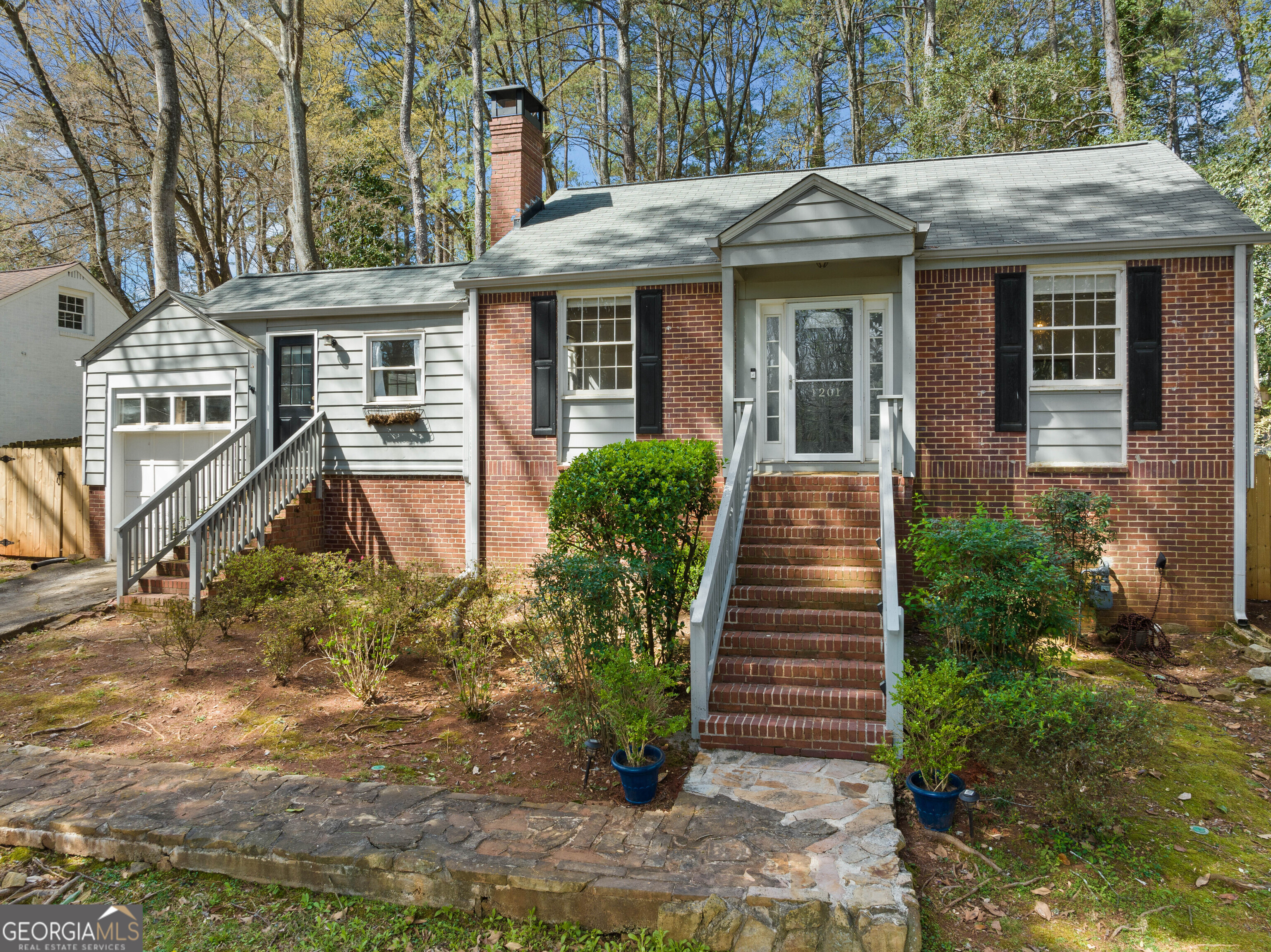 1201 Thomas Road Property Photo