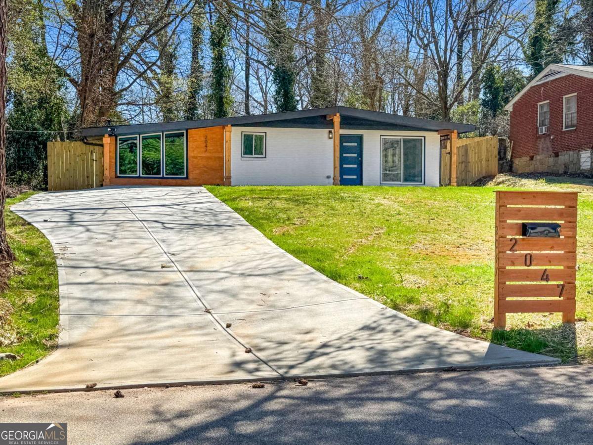 2047 Boulderview Drive Se Property Photo