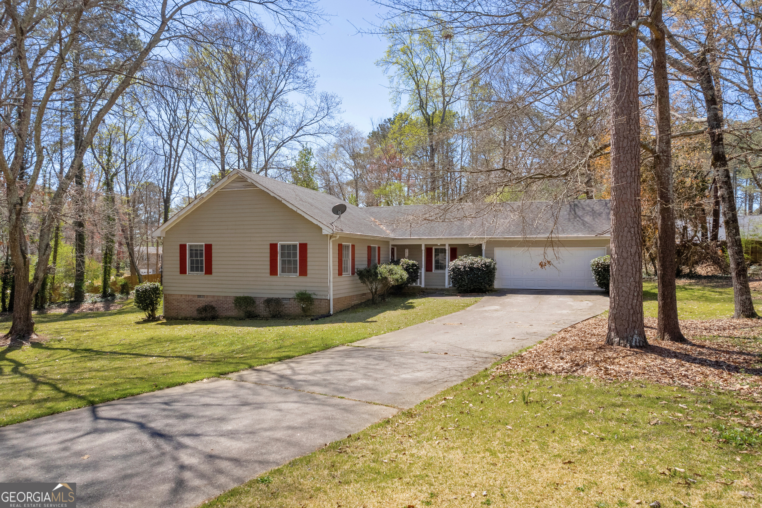 2073 Lou Court Property Photo 1