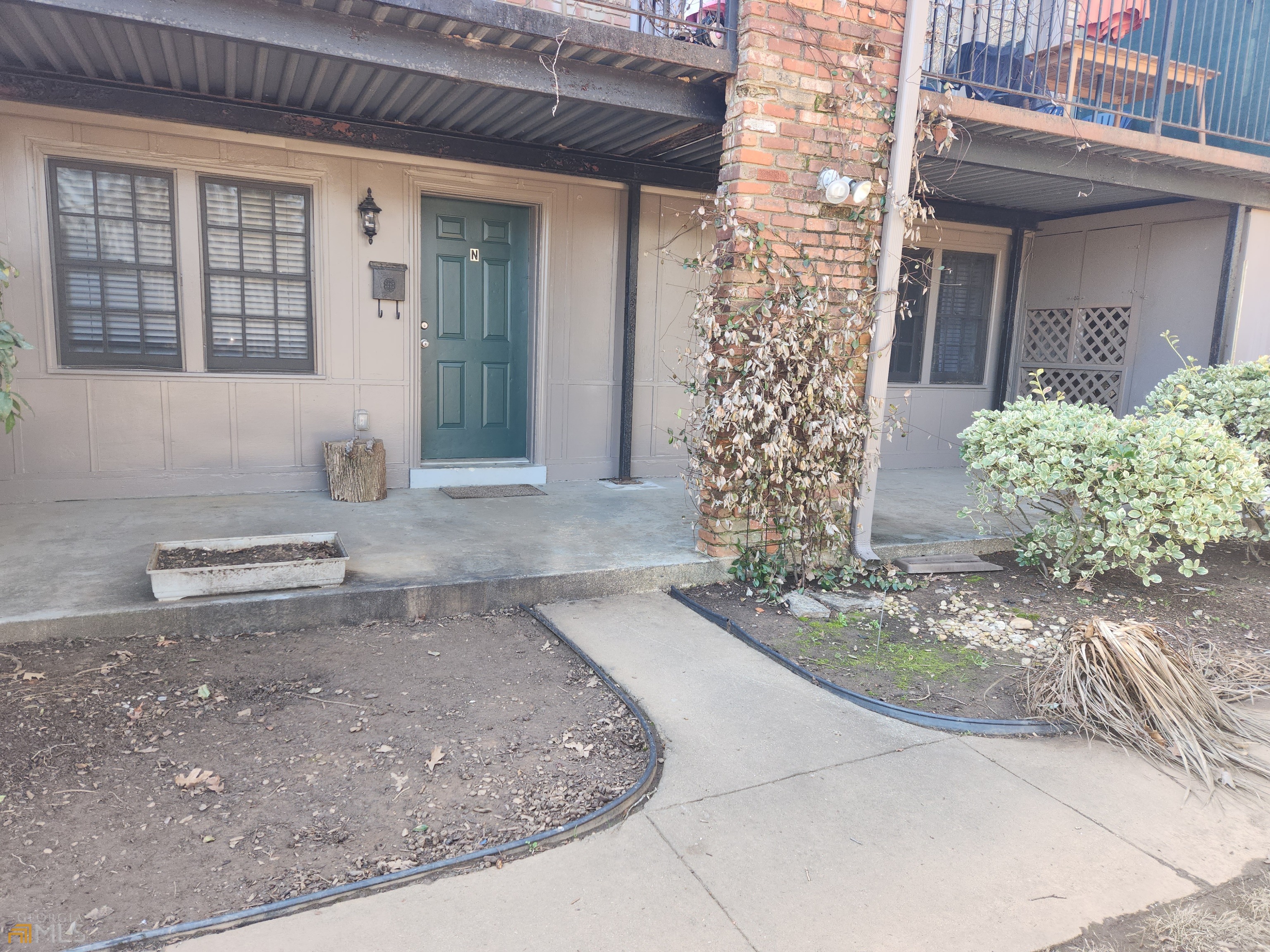3101 Colonial Way Property Photo