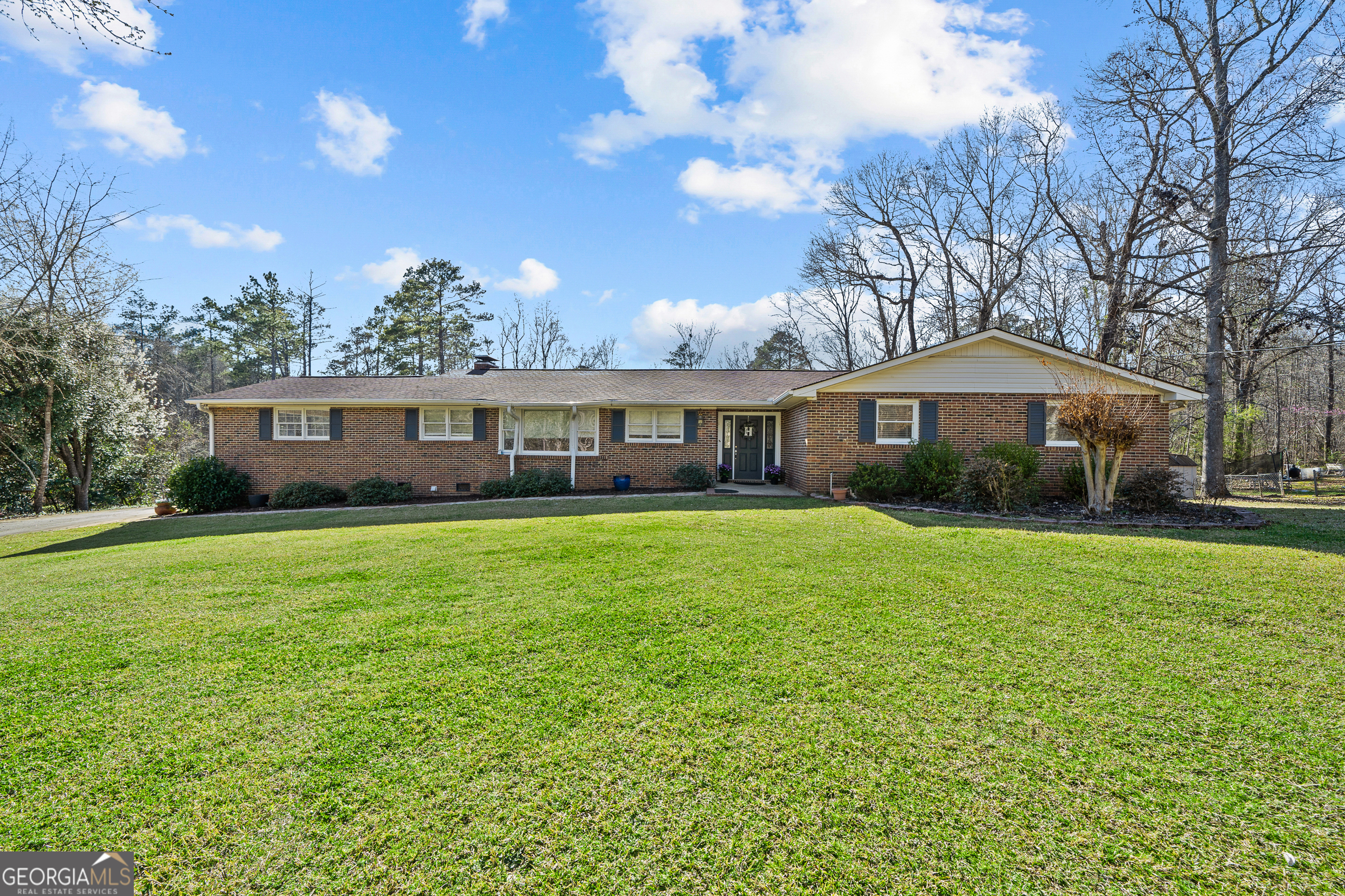 184 Camelot Road Property Photo