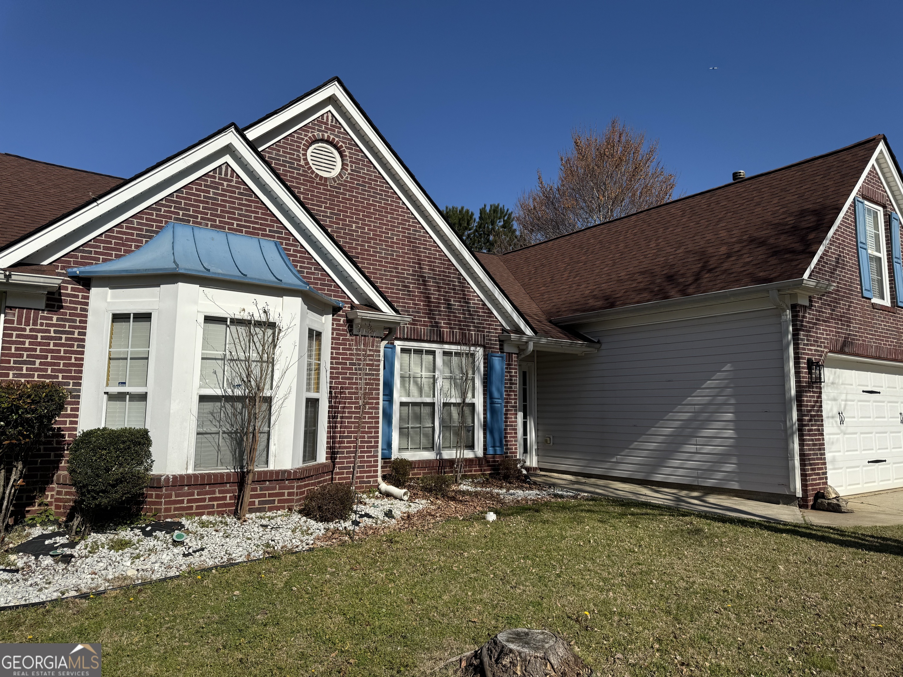 8827 Lake Road Property Photo