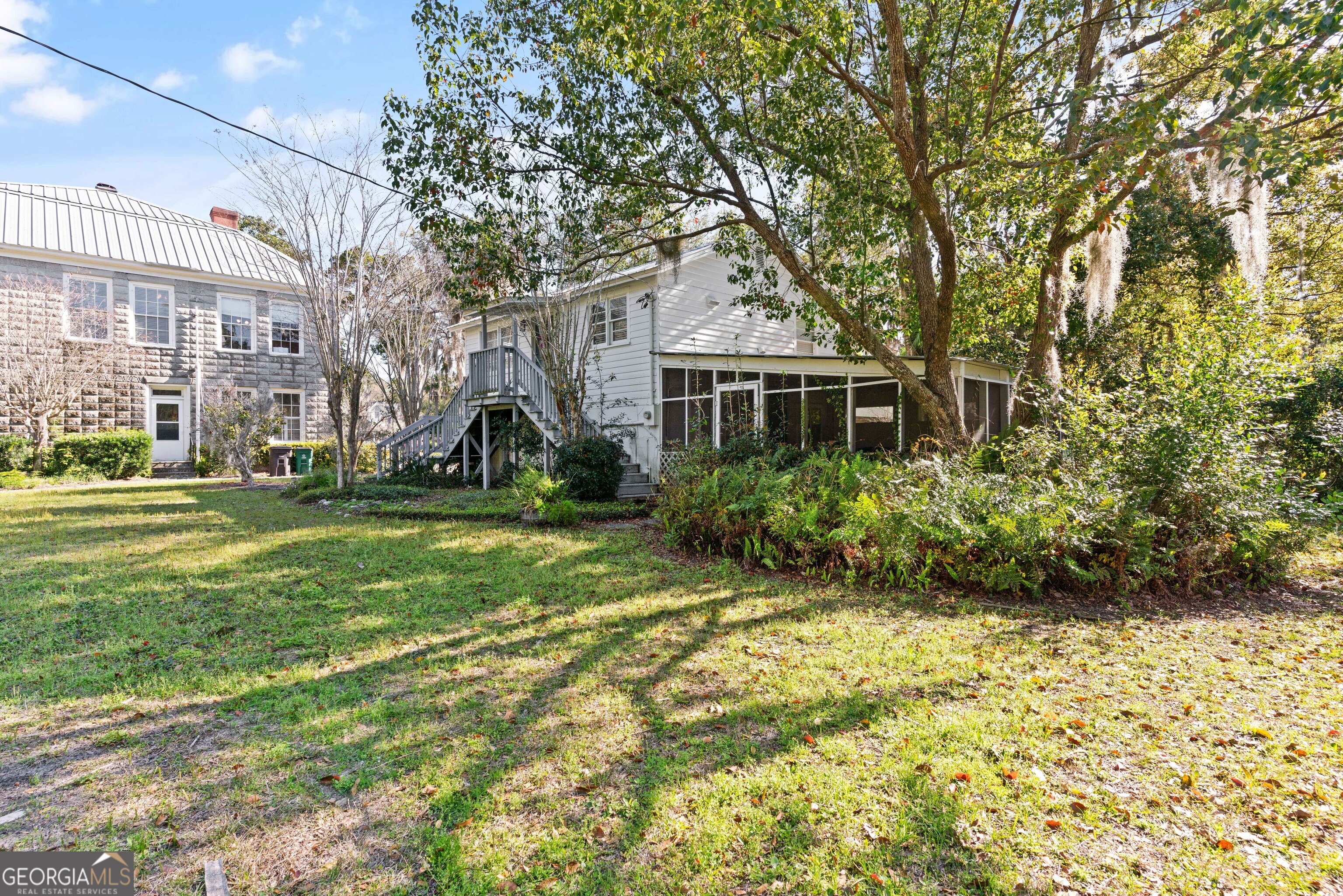 207 W Weed Street Property Photo 5