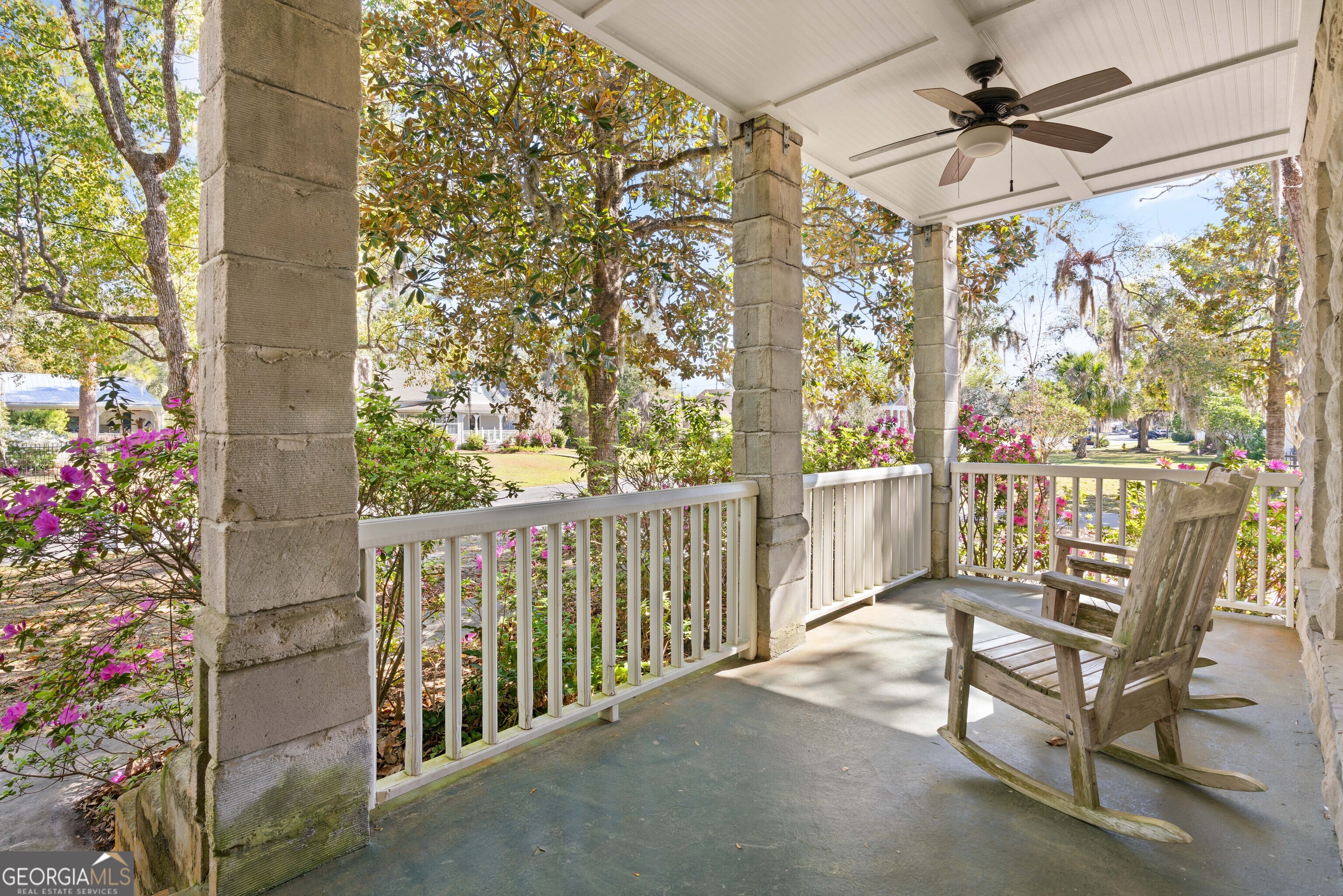 207 W Weed Street Property Photo 8