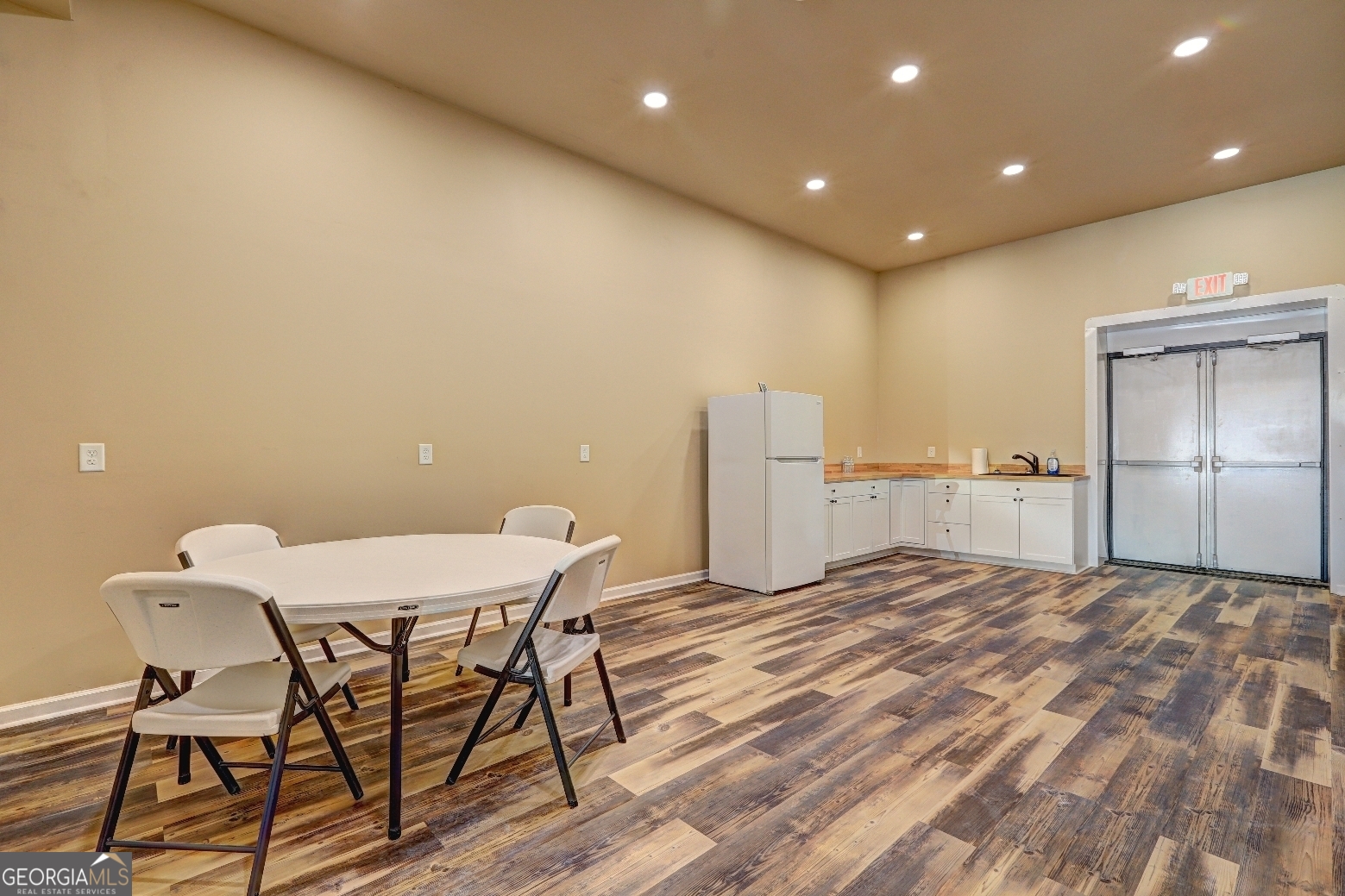 15 Market Street Property Photo 11