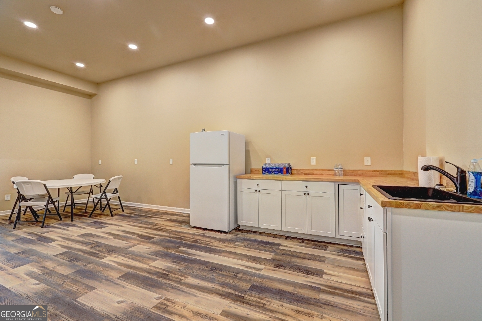 15 Market Street Property Photo 13
