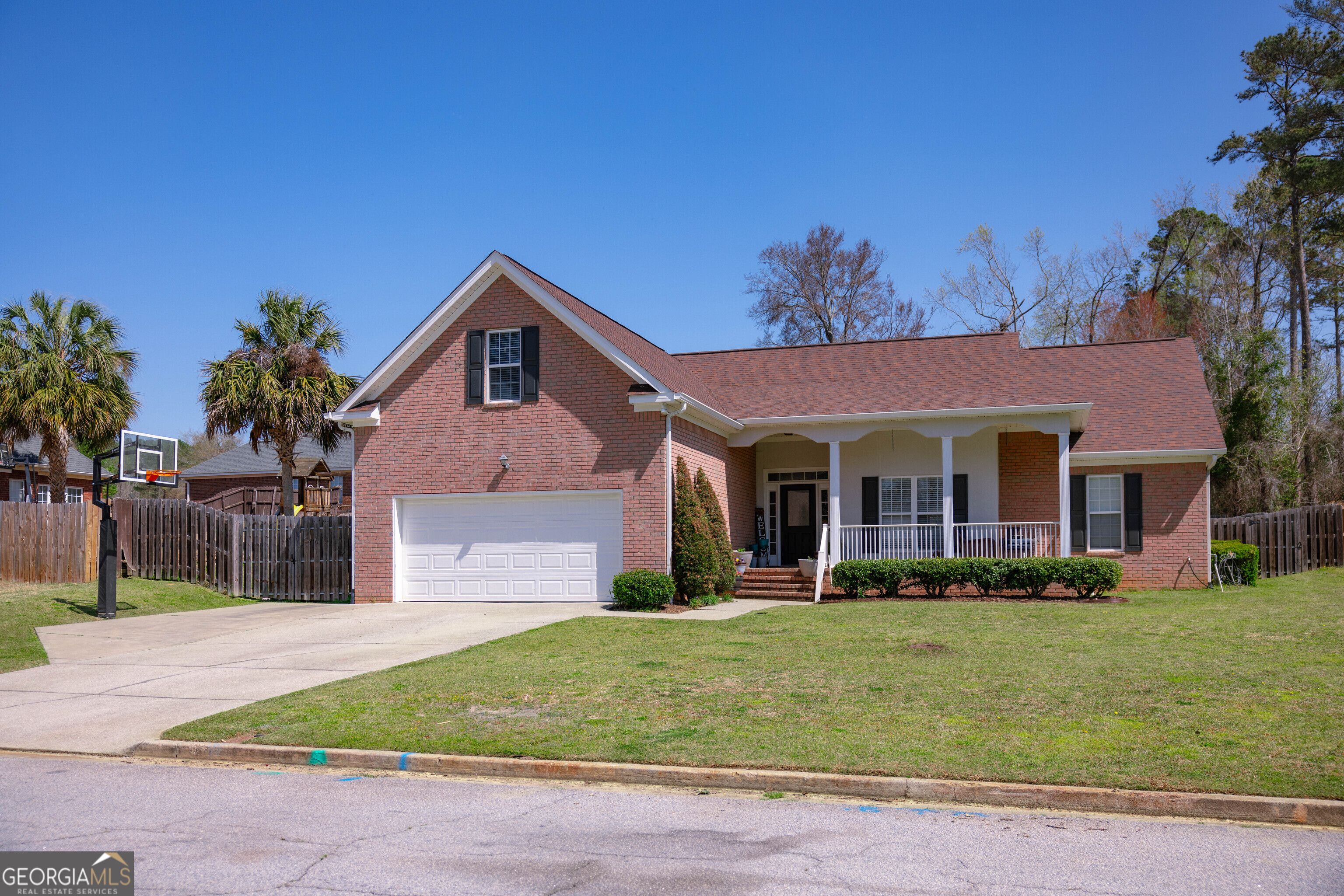 304 Farmington Drive W Property Photo