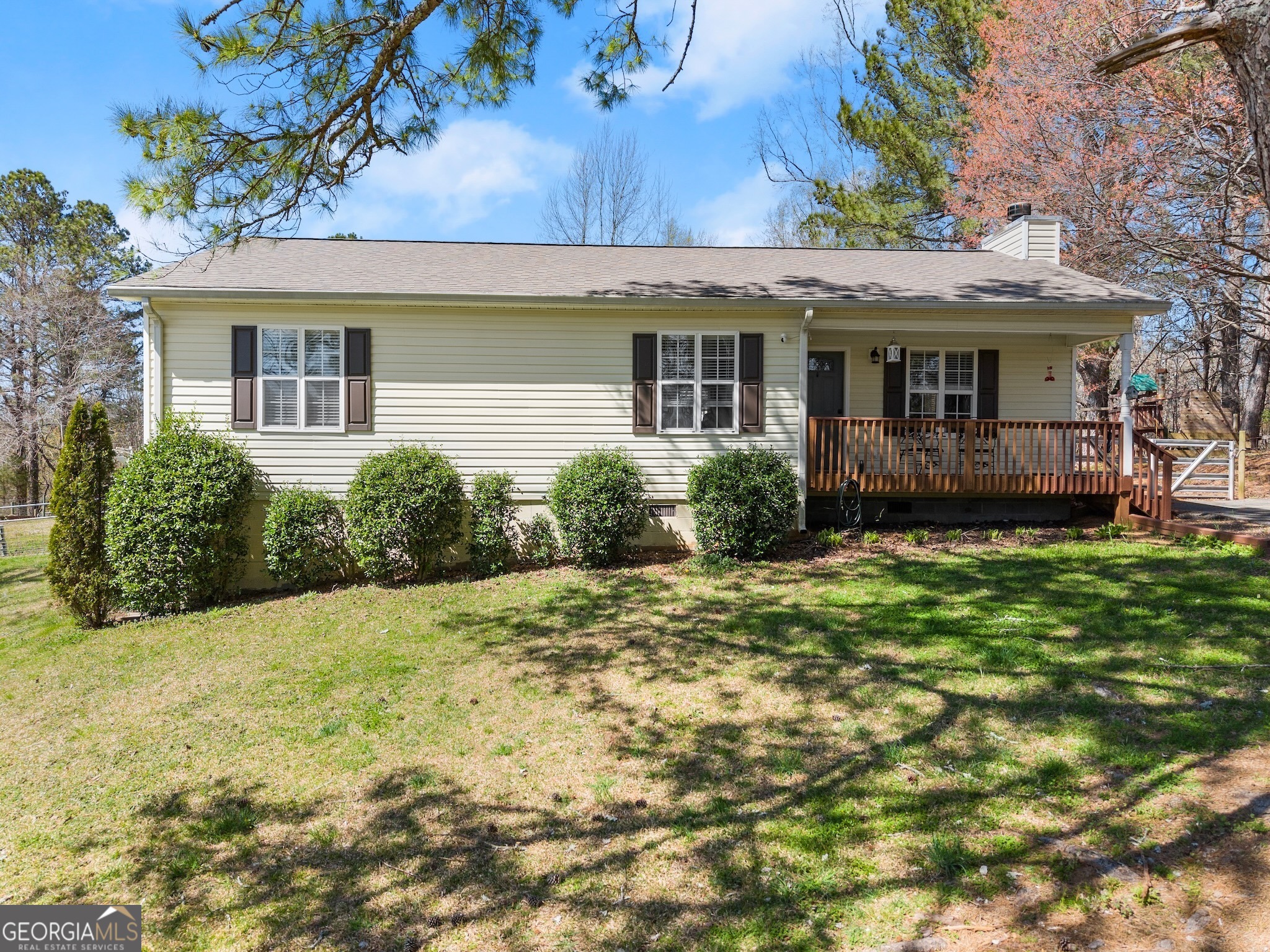 162 Grant Road W Property Photo 1
