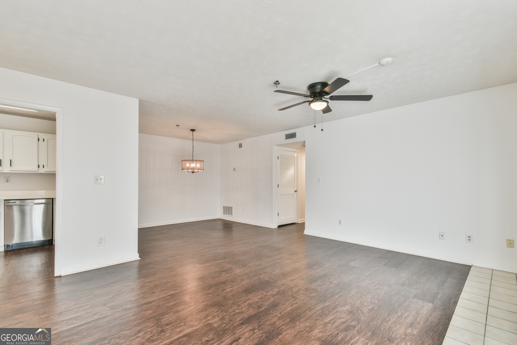 808 Riverview Drive Se Property Photo 1