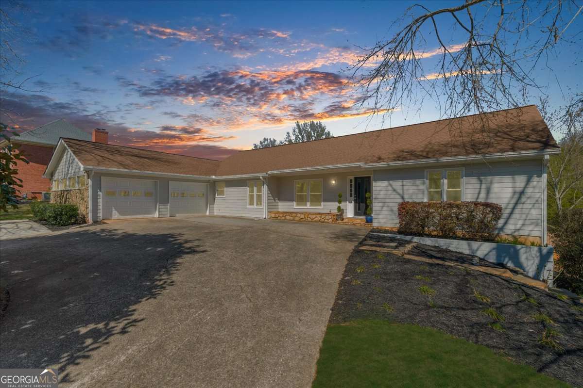560 Saddle Creek Circle Property Photo