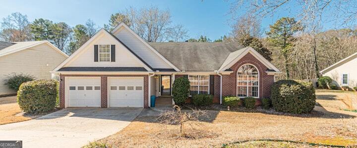 5755 Lakeview Circle Property Photo