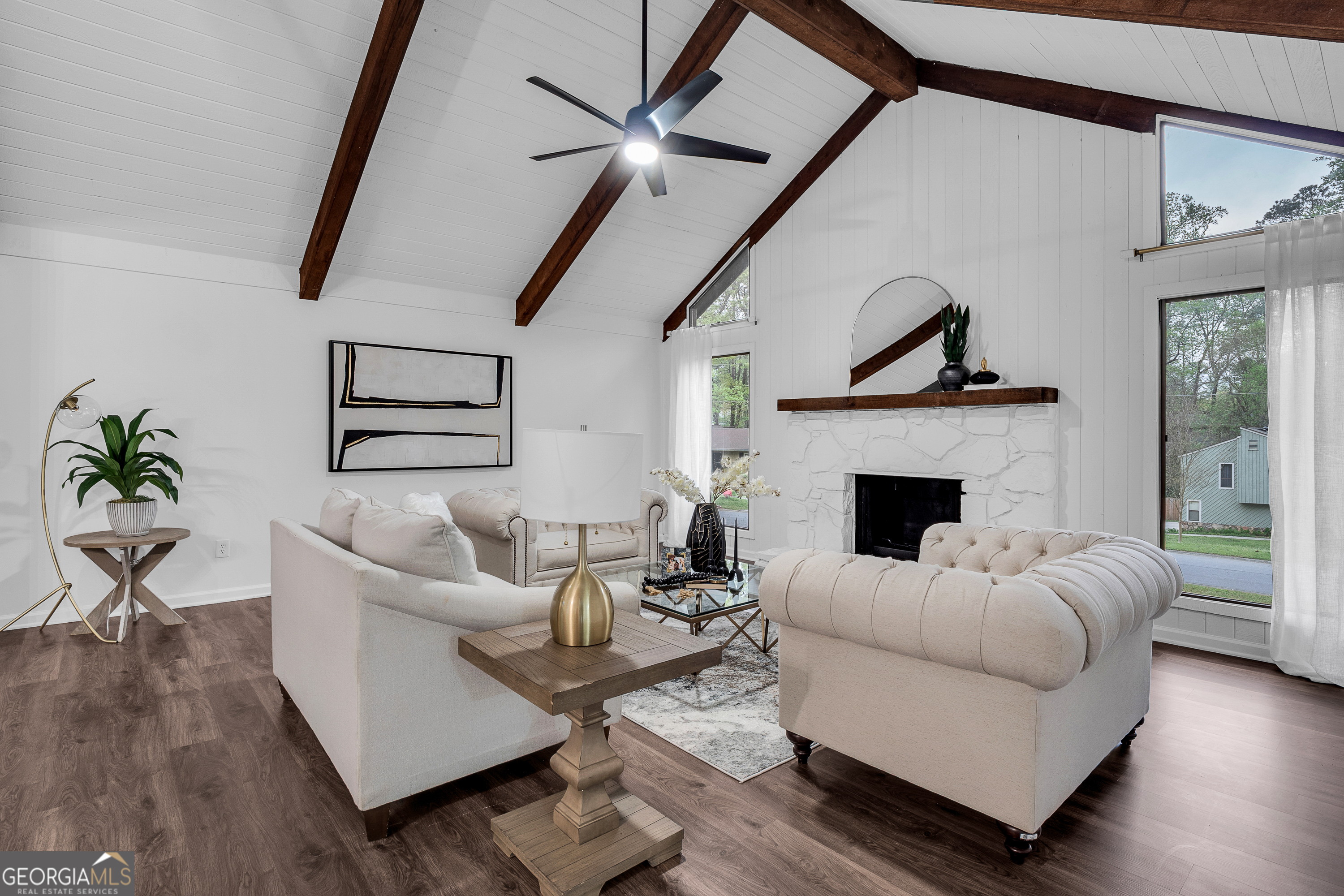 2512 Hidden Hills Drive Property Photo 4