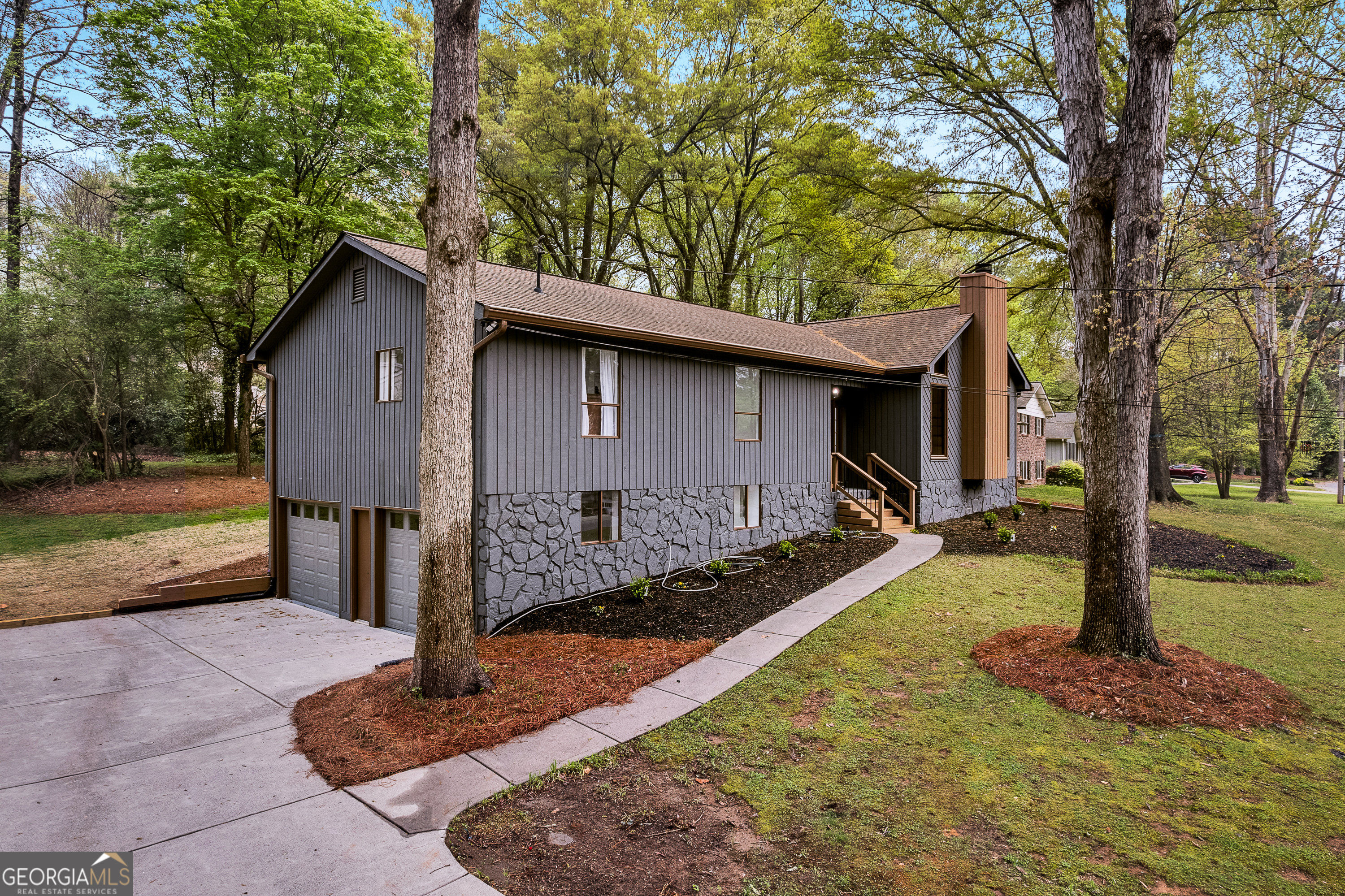 2512 Hidden Hills Drive Property Photo 17