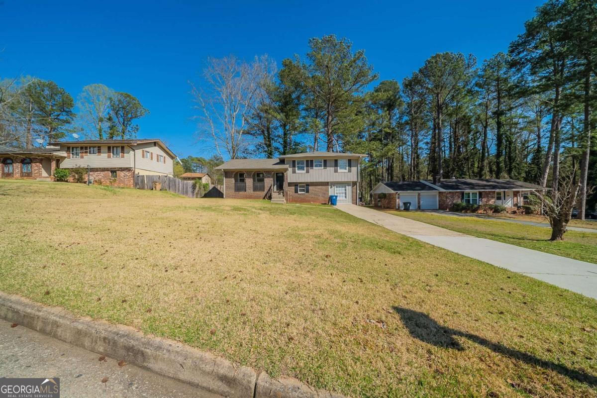8904 Creekwood Court Property Photo 1
