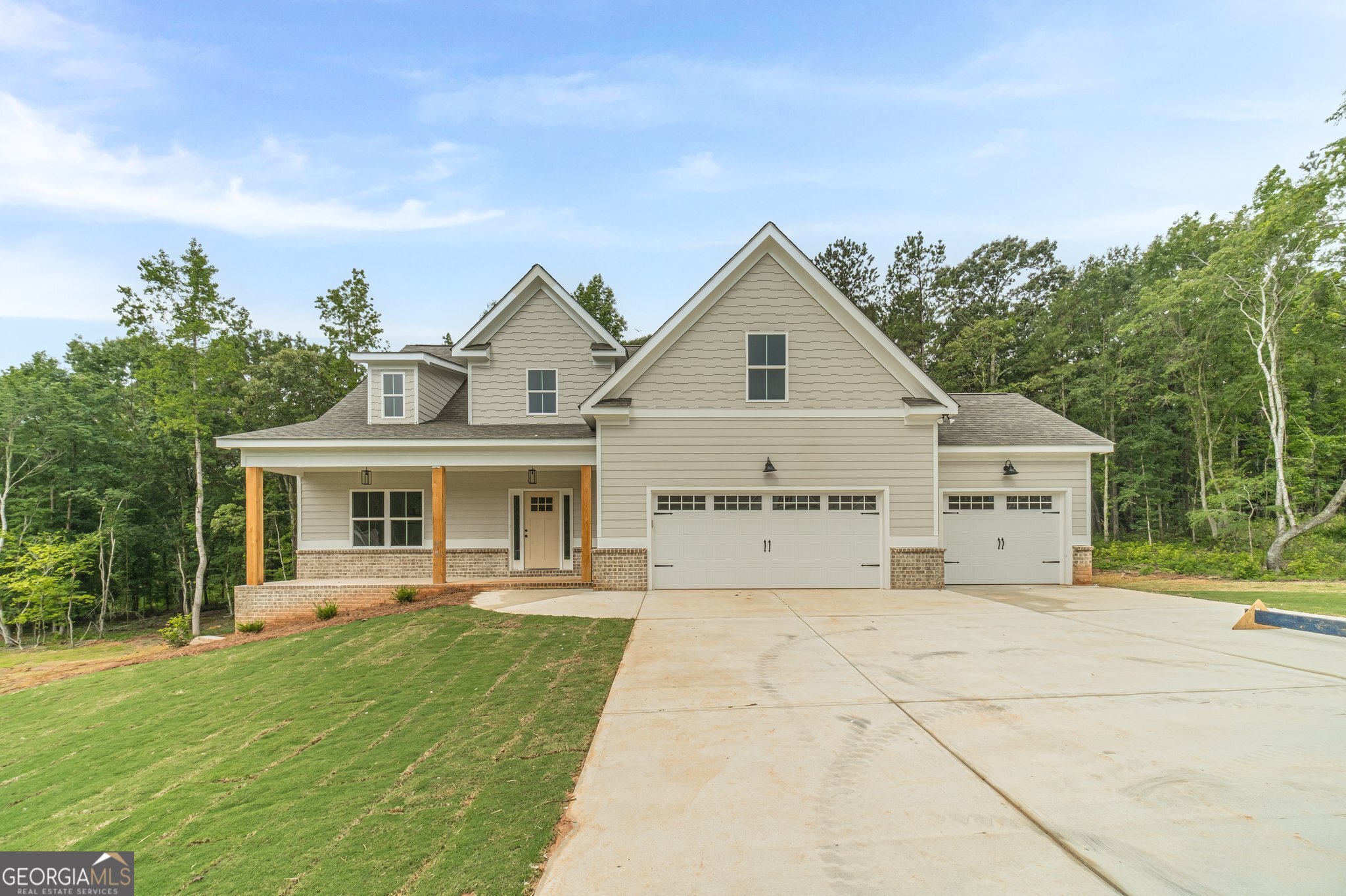 210 Pinewood Drive Property Photo 1