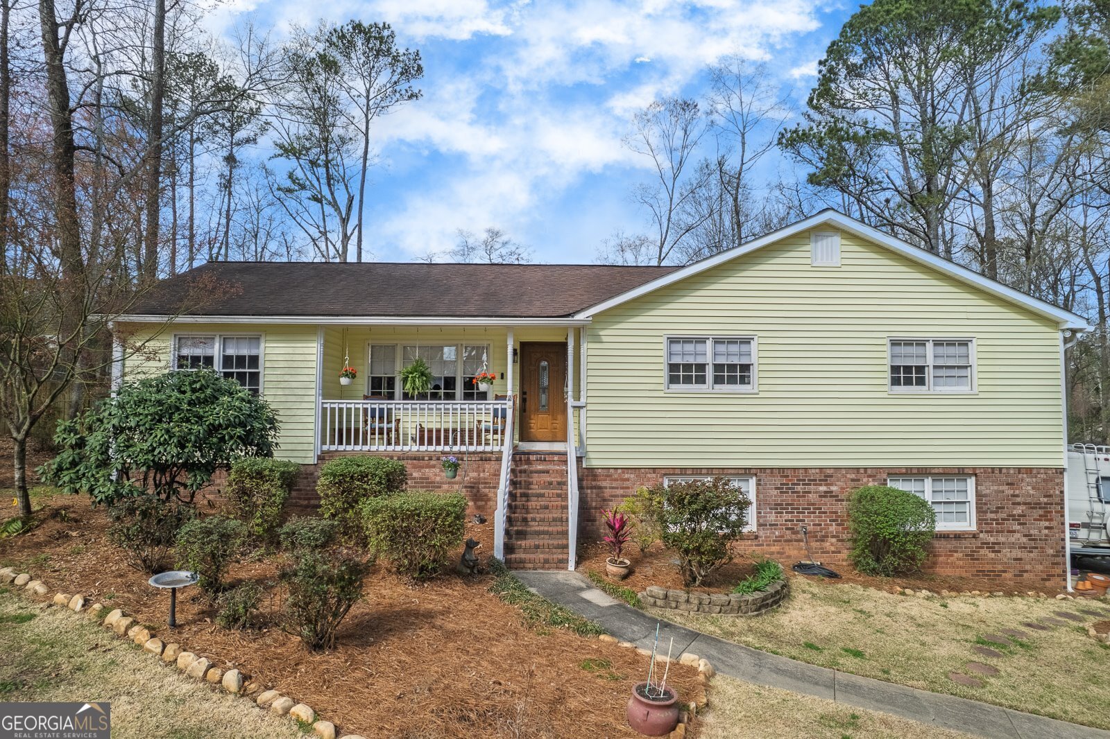 532 Rivercrest Drive Property Photo 1