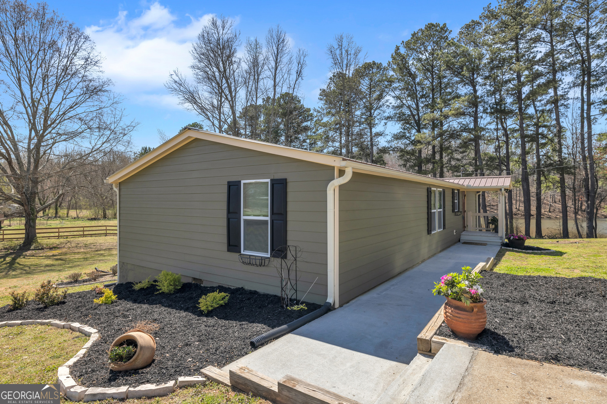 5225 Carnes Drive Property Photo 1