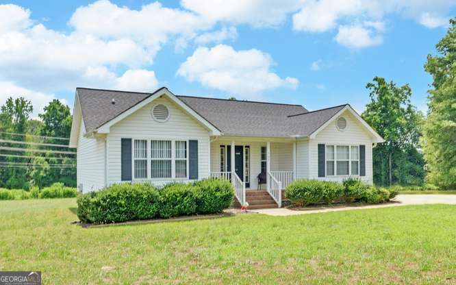 363 Memorial Road Property Photo 2