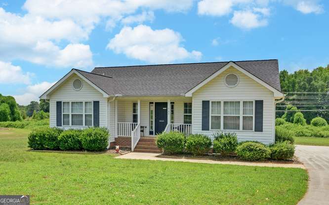 363 Memorial Road Property Photo 3