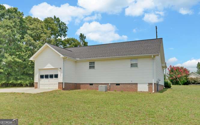 363 Memorial Road Property Photo 6