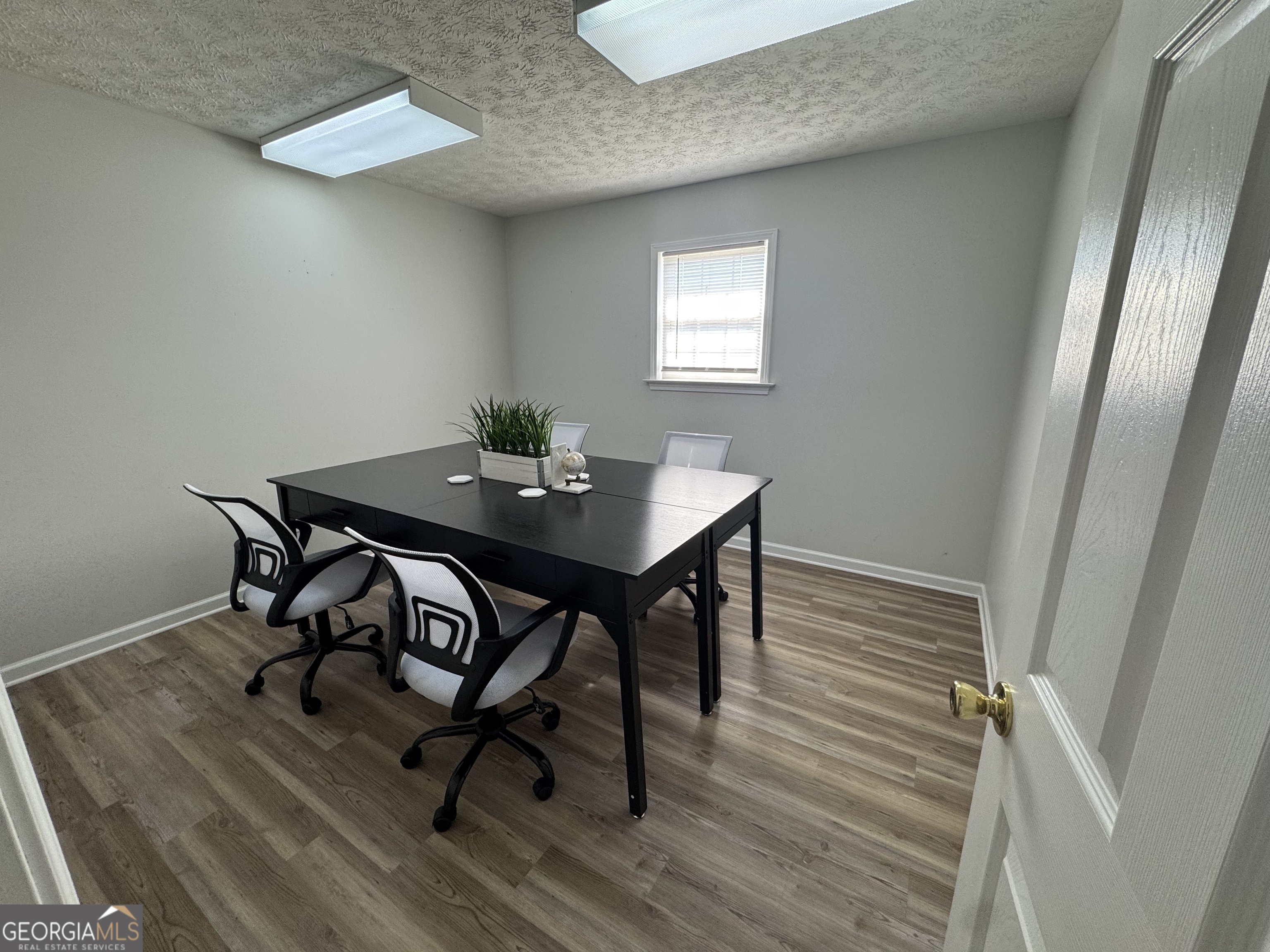 363 Memorial Road Property Photo 9