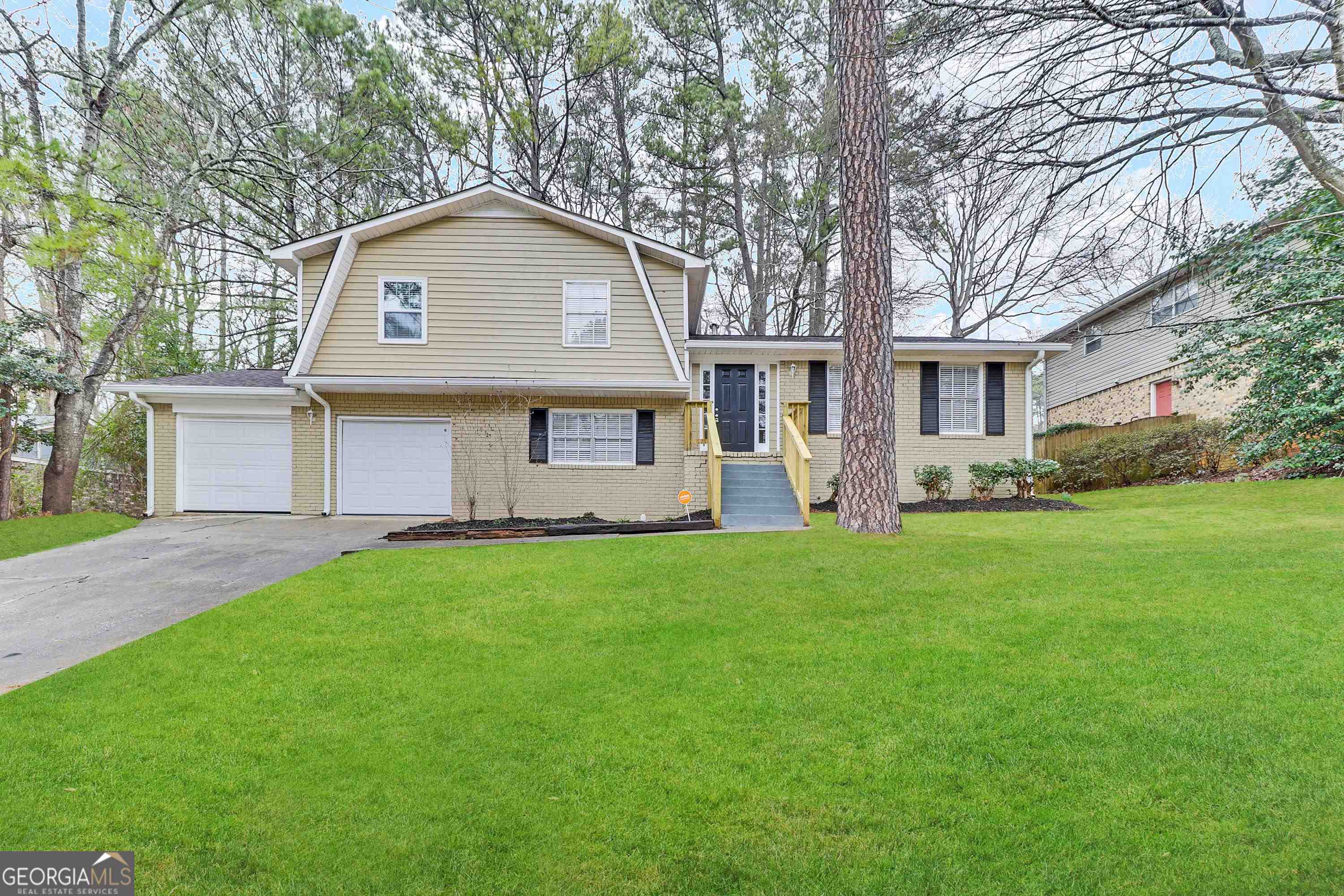 4183 Northstrand Drive Property Photo 1