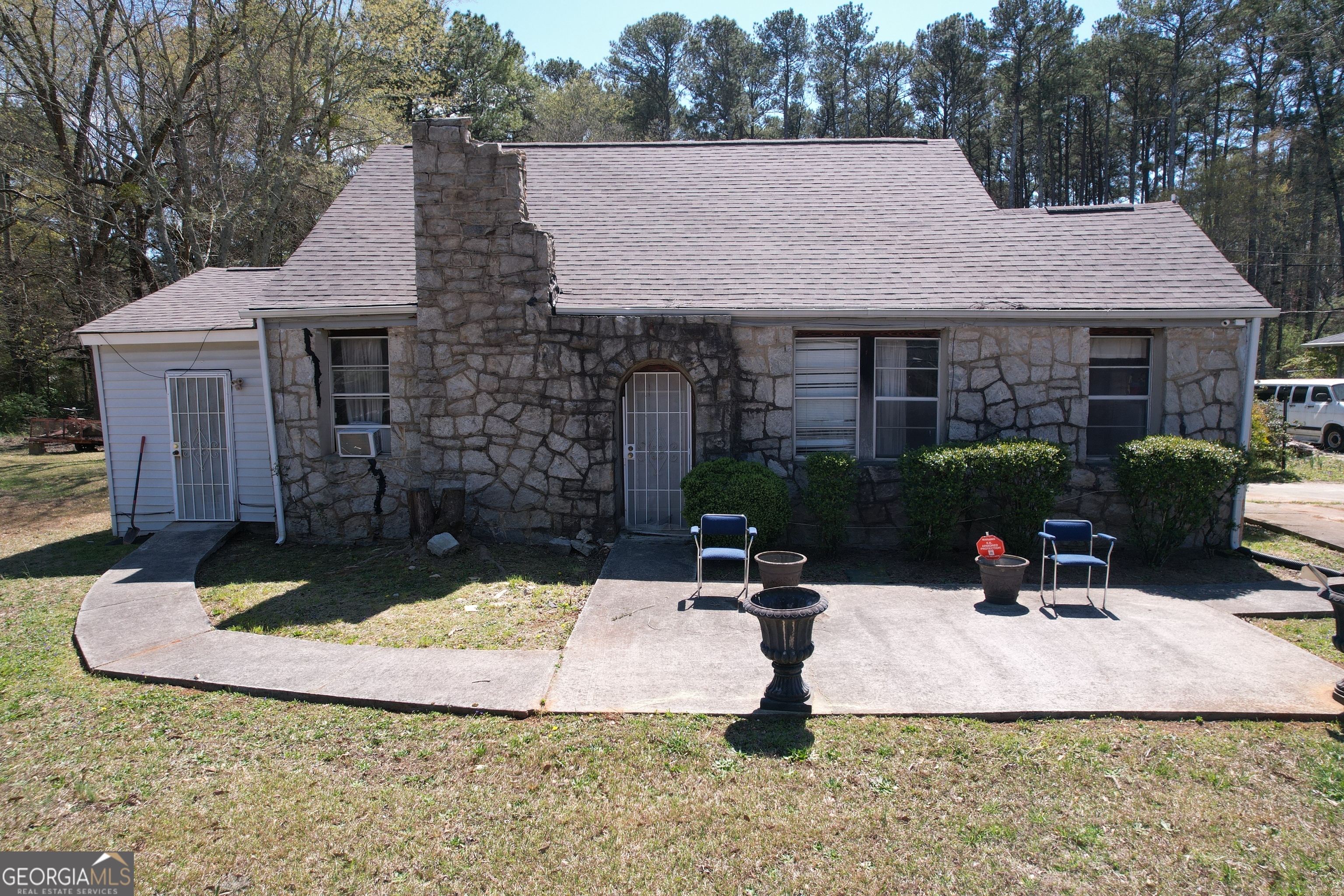 5181 Covington Highway Property Photo 1