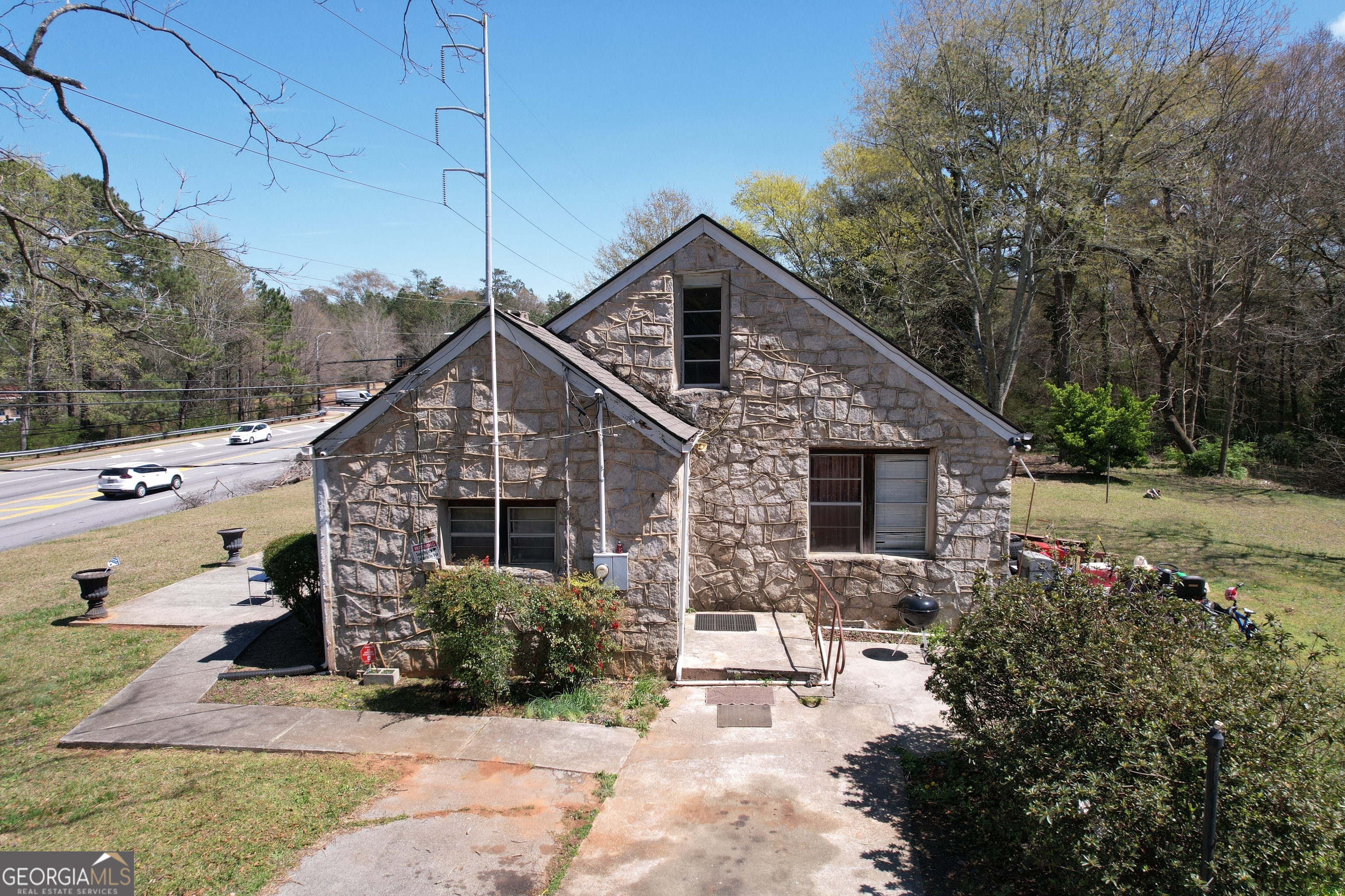 5181 Covington Highway Property Photo 2