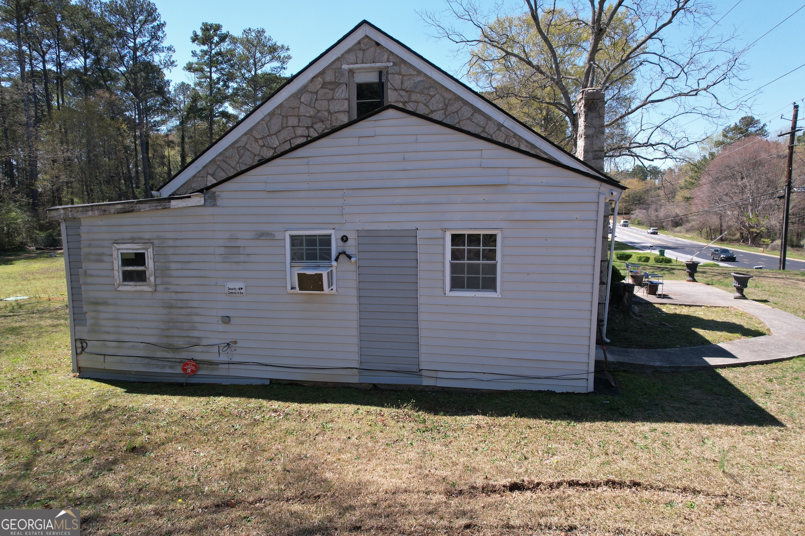 5181 Covington Highway Property Photo 3