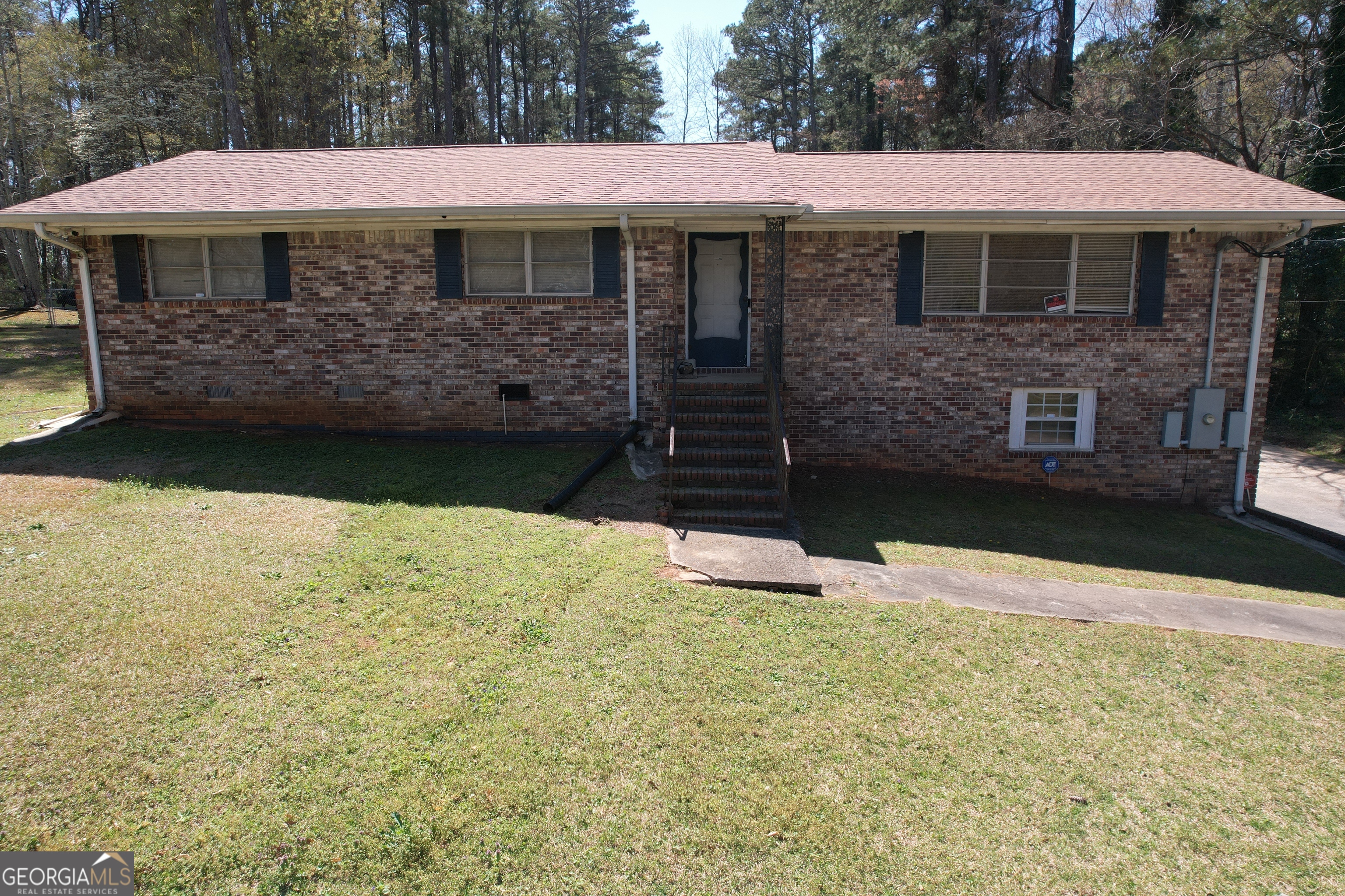 5159 Covington Highway Property Photo 1