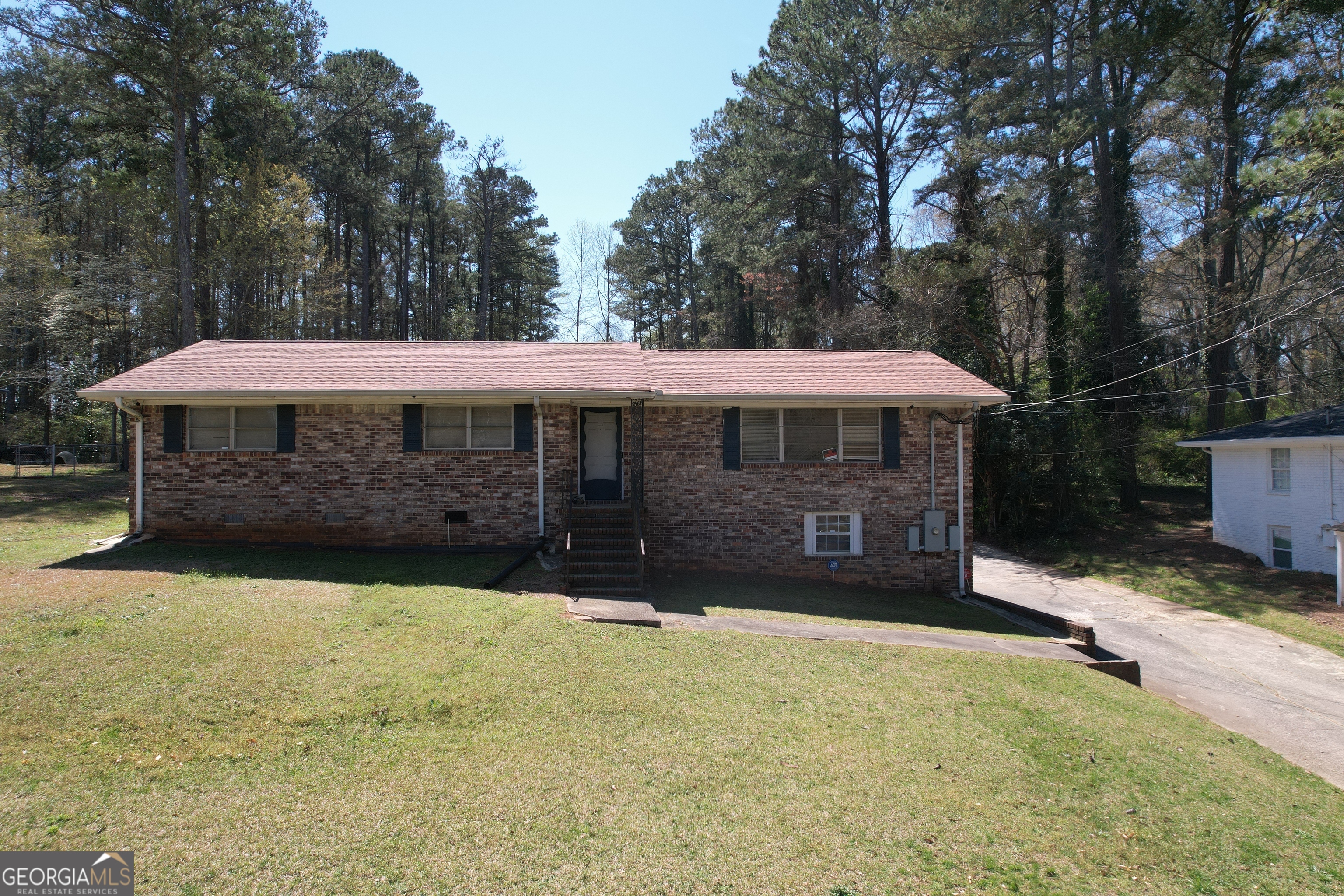 5159 Covington Highway Property Photo 2