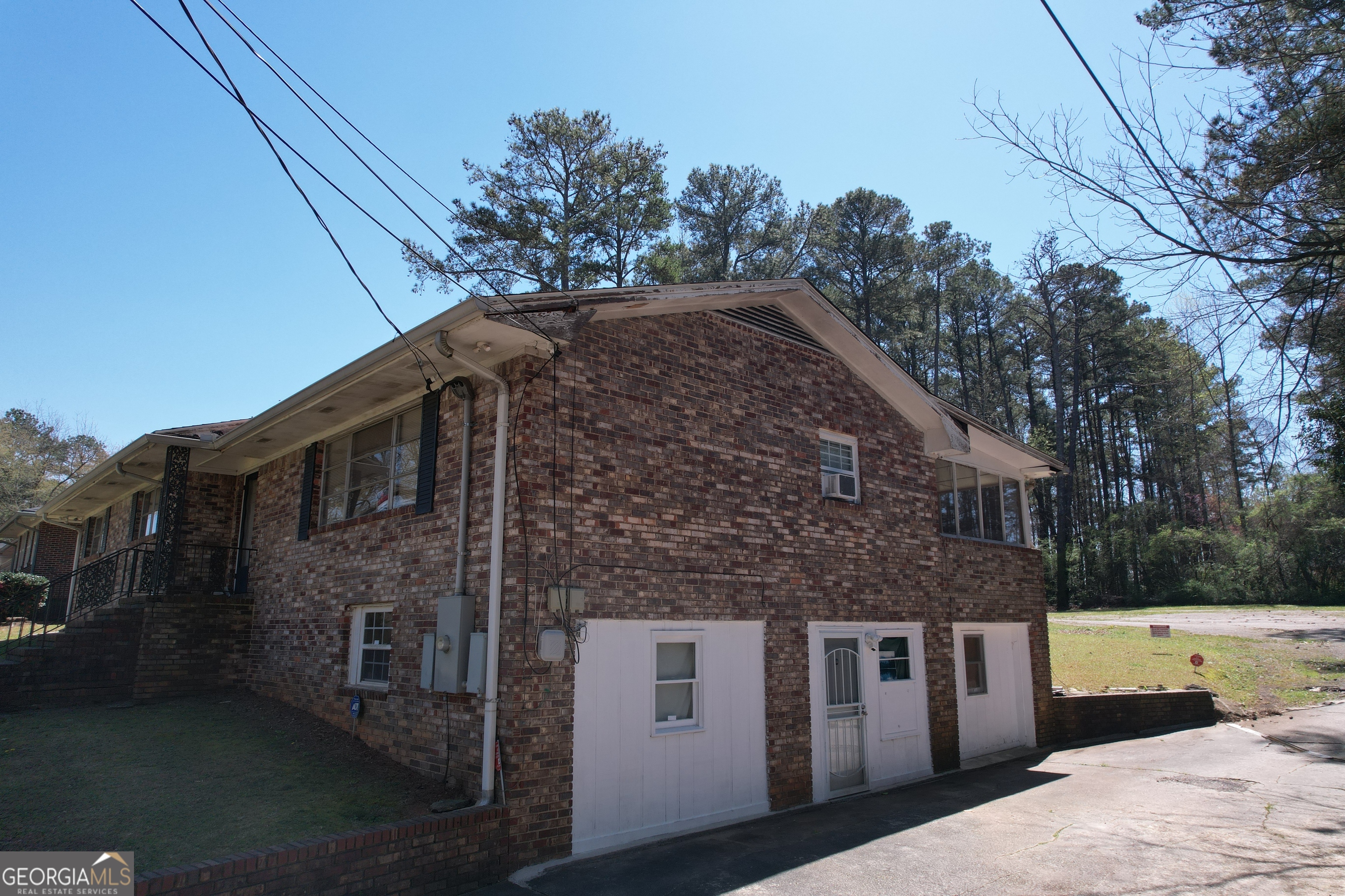 5159 Covington Highway Property Photo 3
