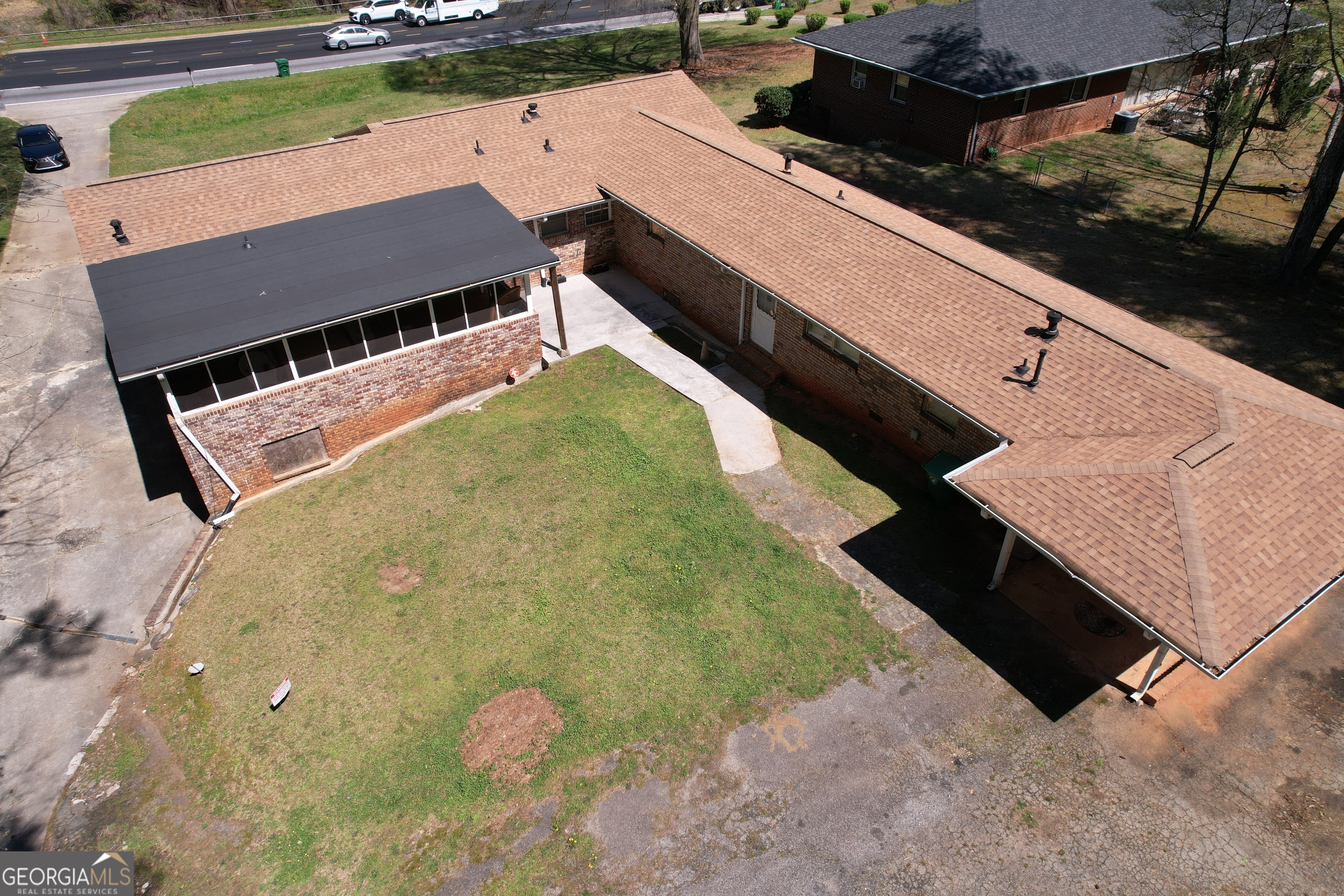 5159 Covington Highway Property Photo 4