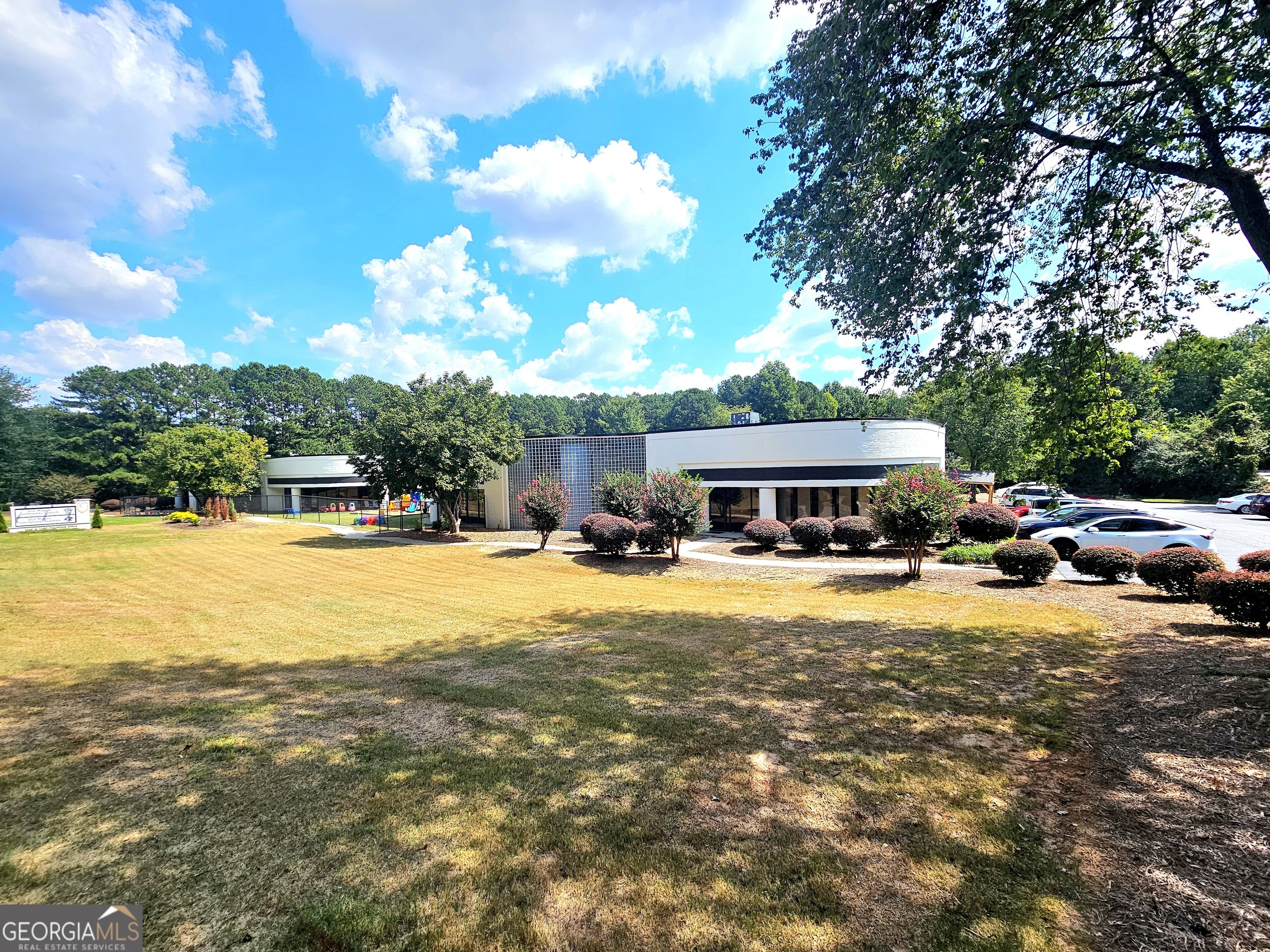 1590 Oakbrook Drive Property Photo 3