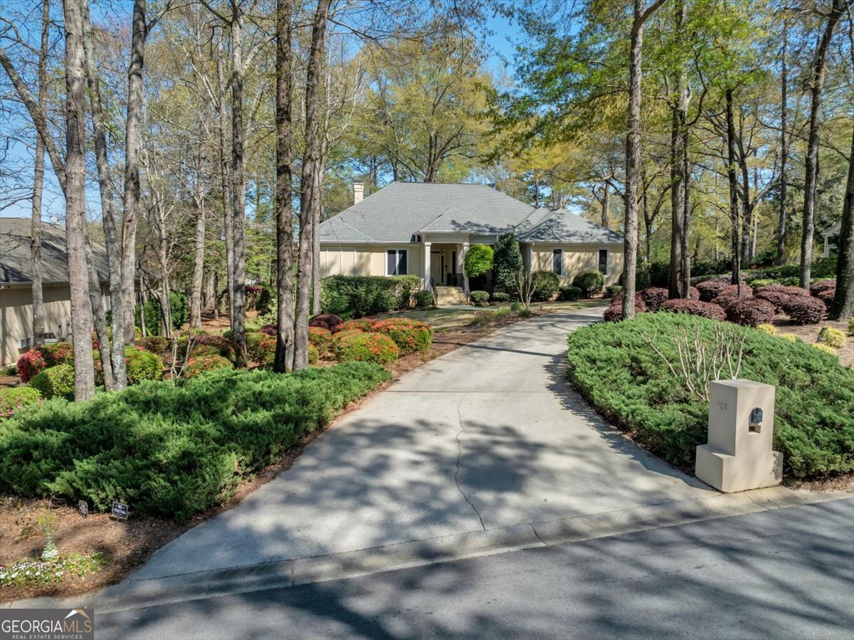 105 Fairways Drive Property Photo