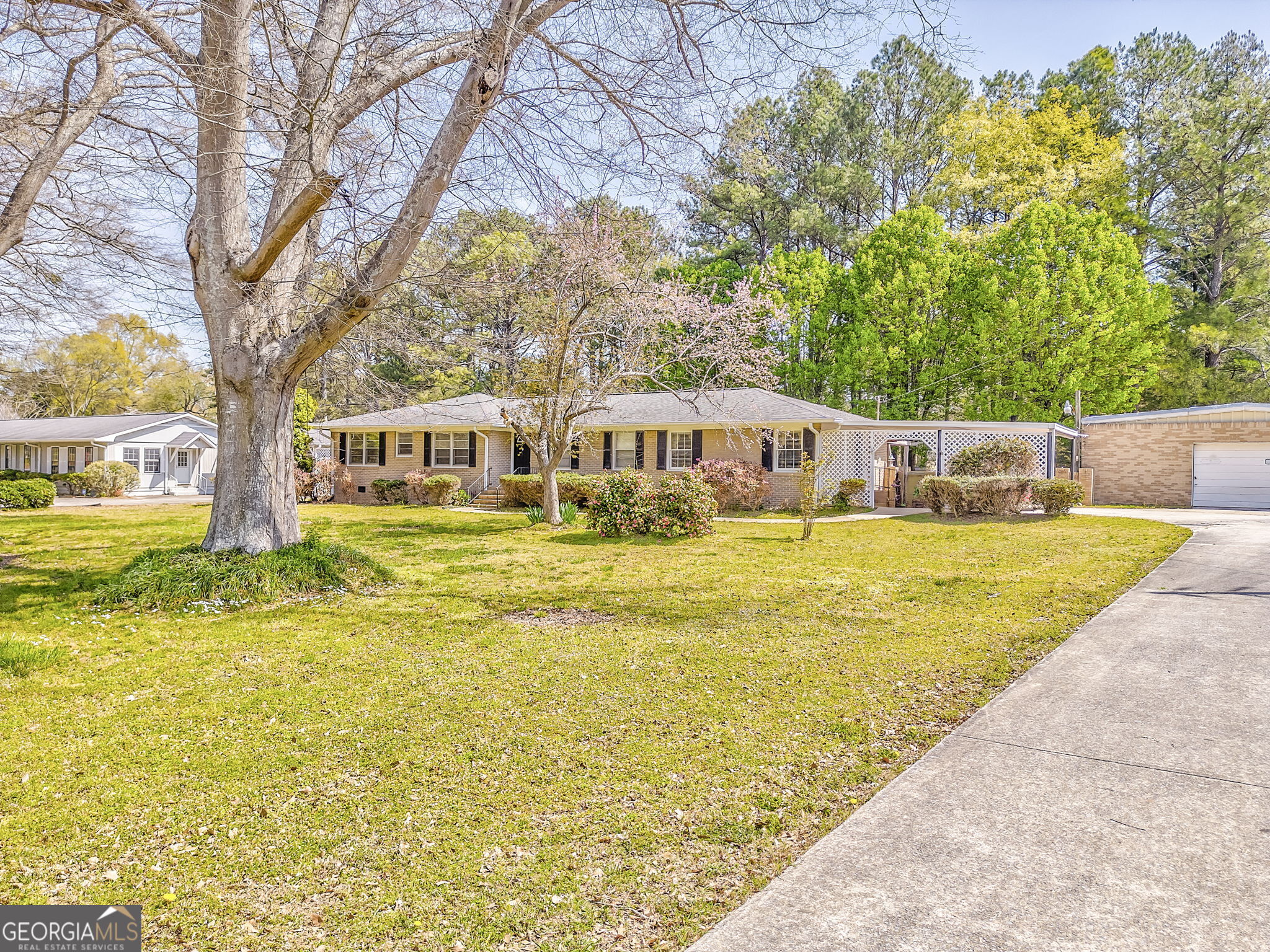 800 N College Drive Property Photo 1