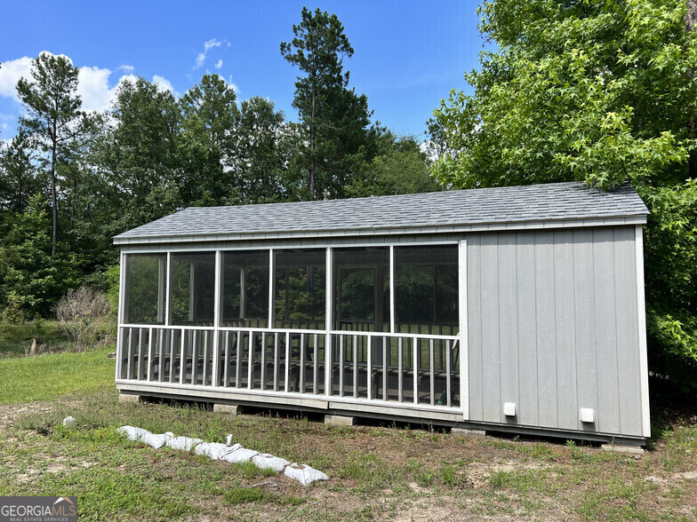 6680 River Road Property Photo 2