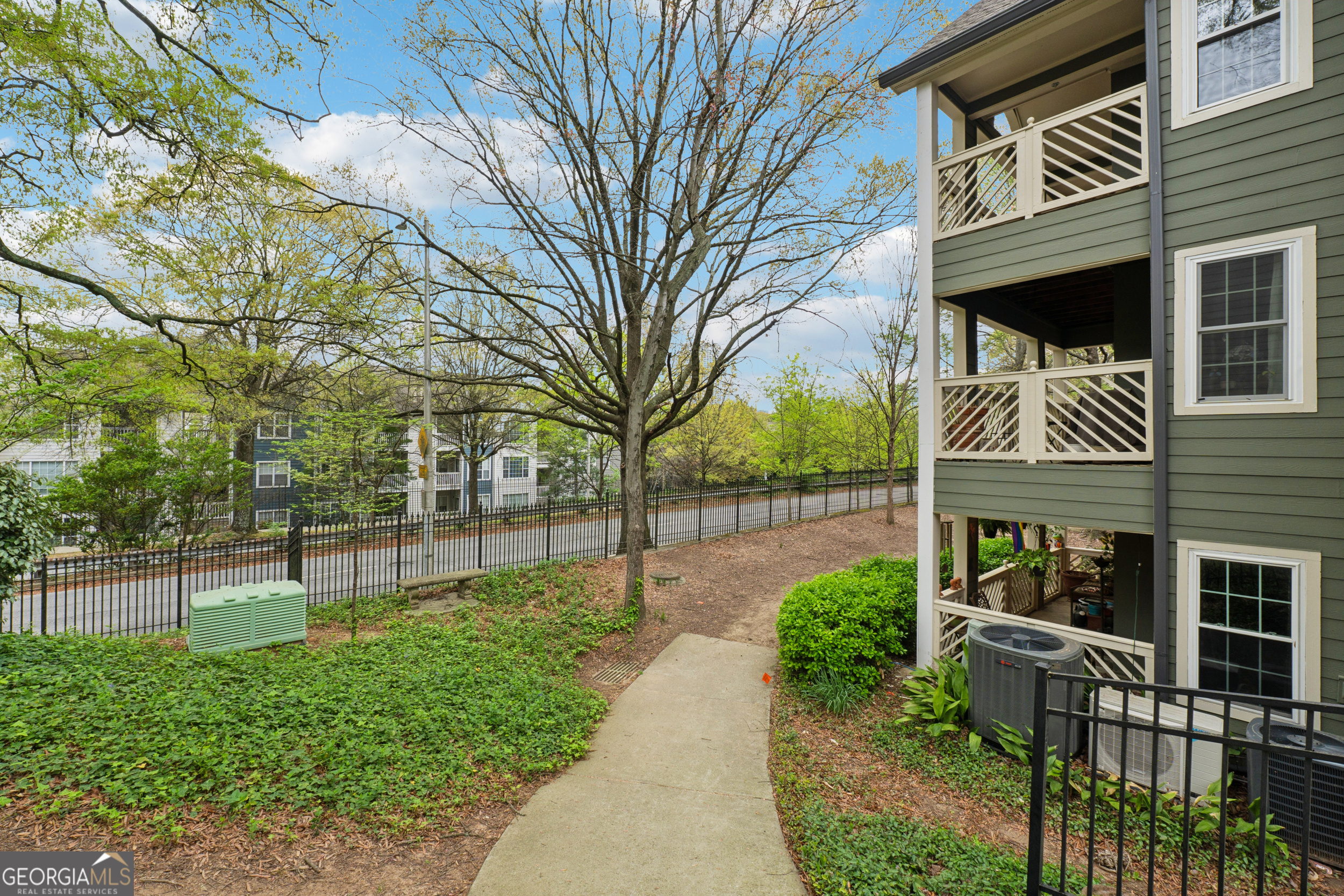 554 Mcgill Place Ne Property Photo 2