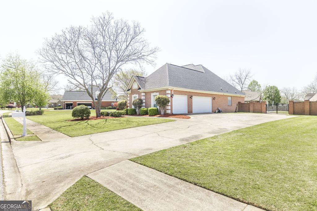 204 Grove Court Property Photo 6