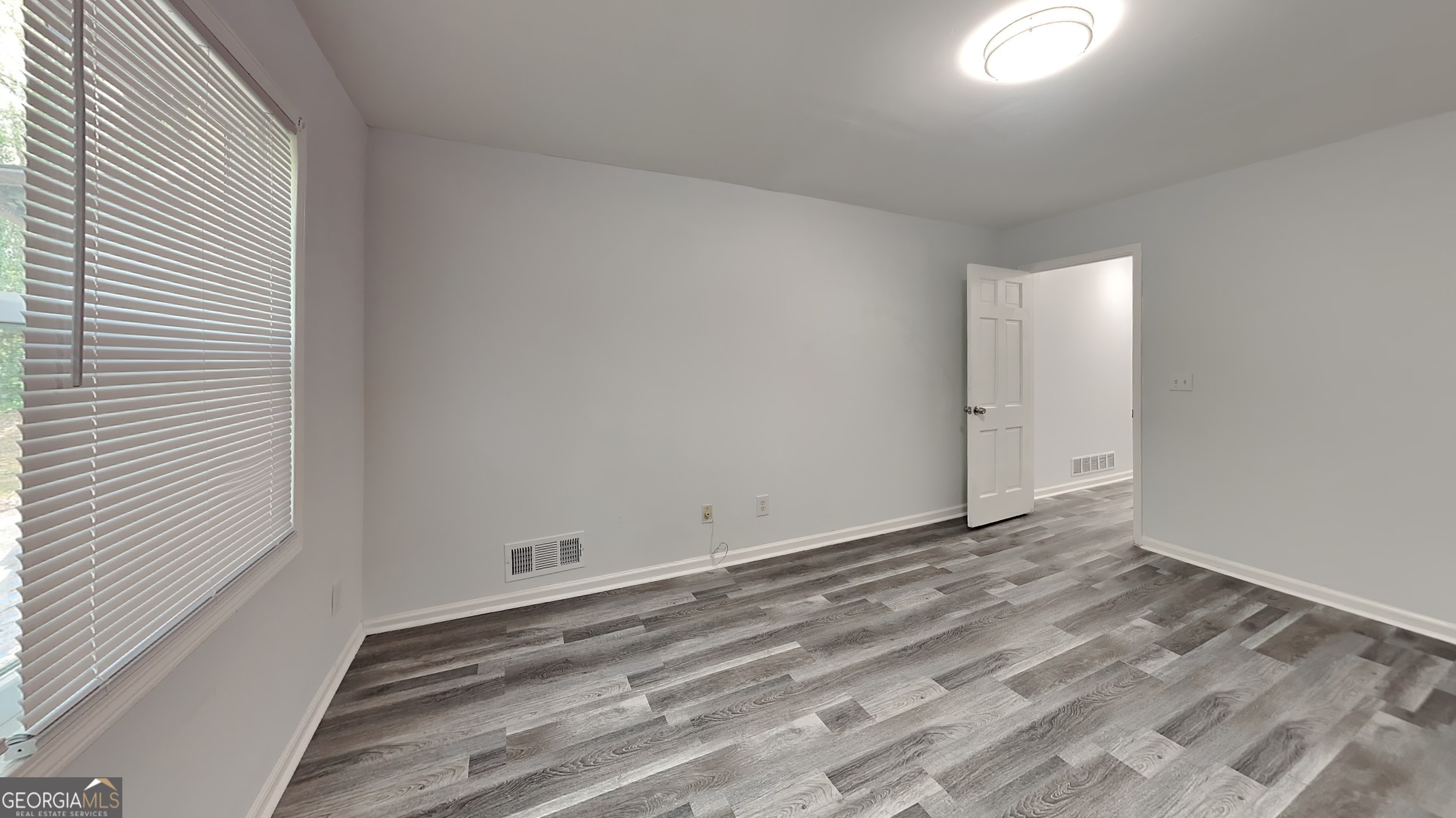 4193 Port Chester Way Property Photo 8